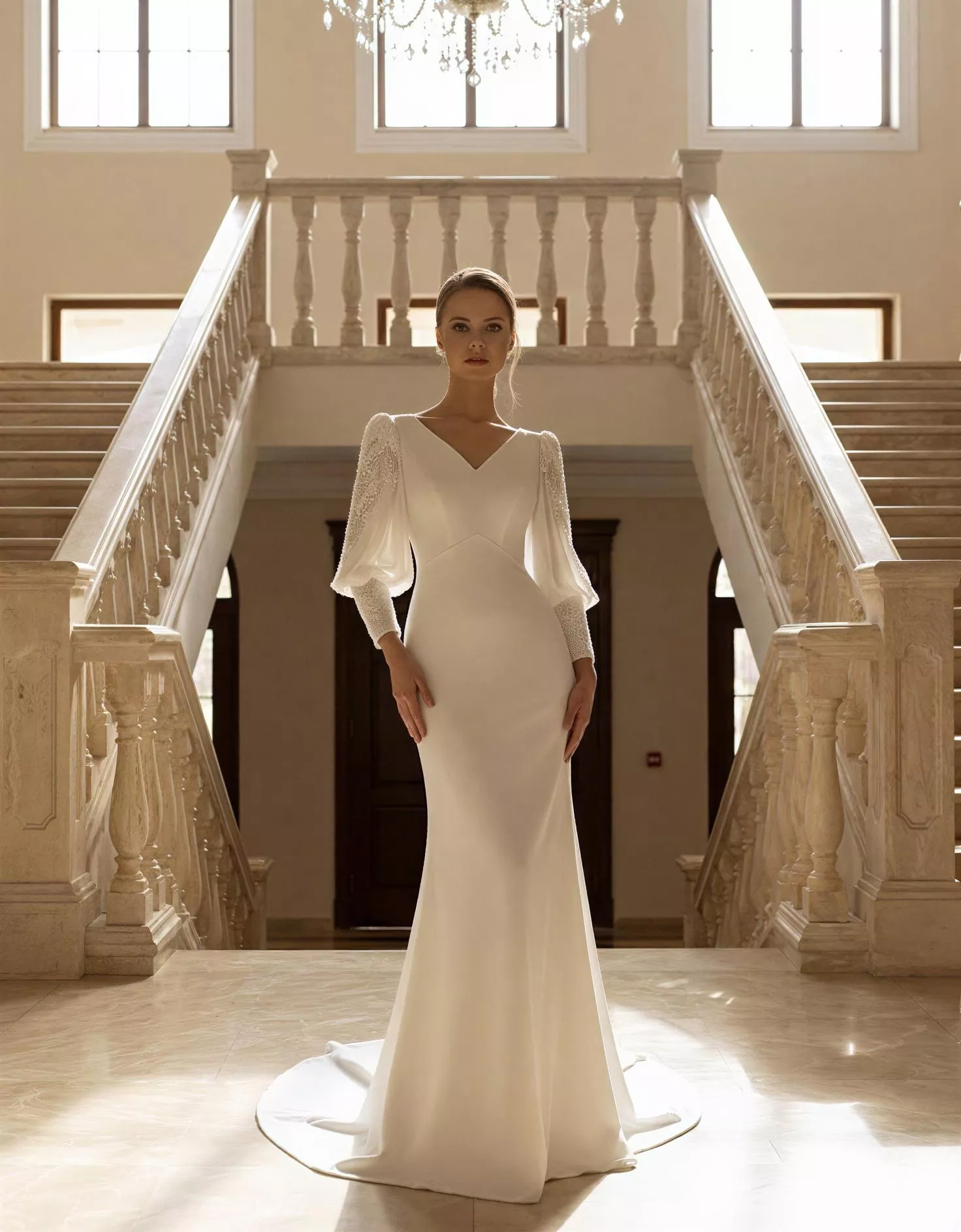 vestido-novia-lenaad-atelierromance-satén-escoteenv-espaldaenu-atelierdebodas