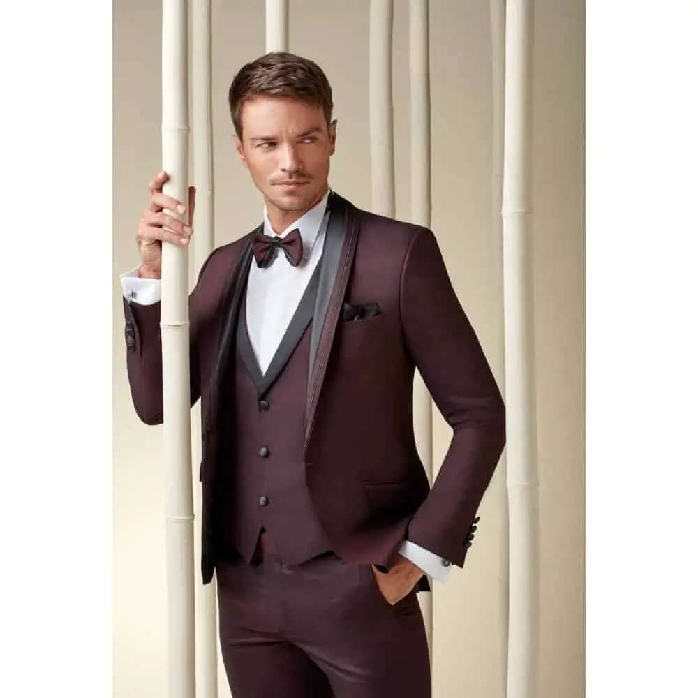 Traje de Novio Oscuro