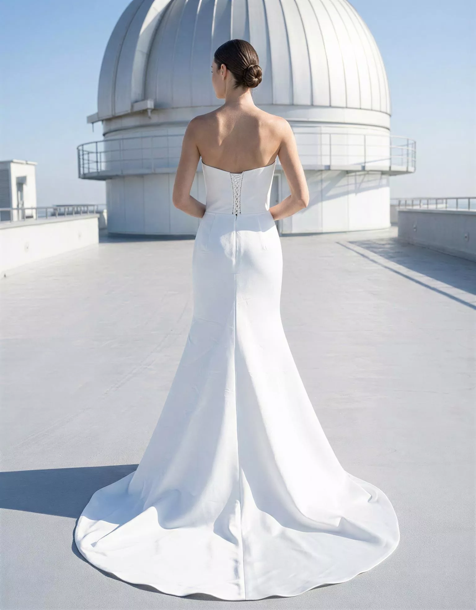 vestido-novia-burundi-atelierromance-crepé-escoterecto-espaldacorsé-atelierdebodas