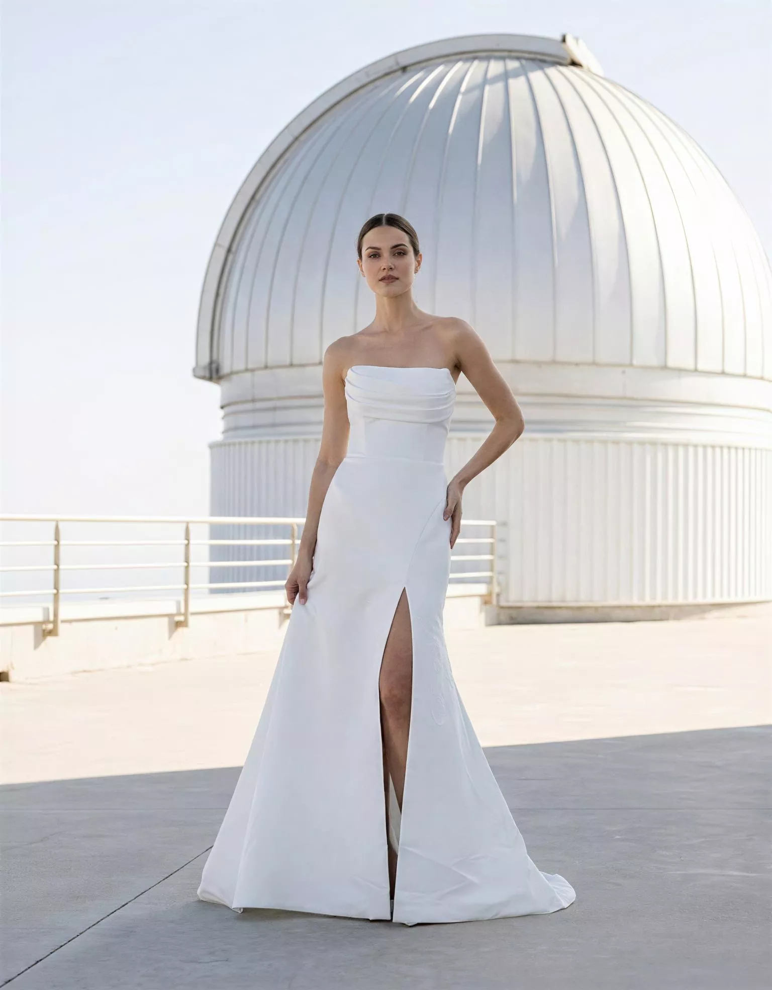 vestido-novia-burundi-atelierromance-crepé-escoterecto-espaldacorsé-atelierdebodas