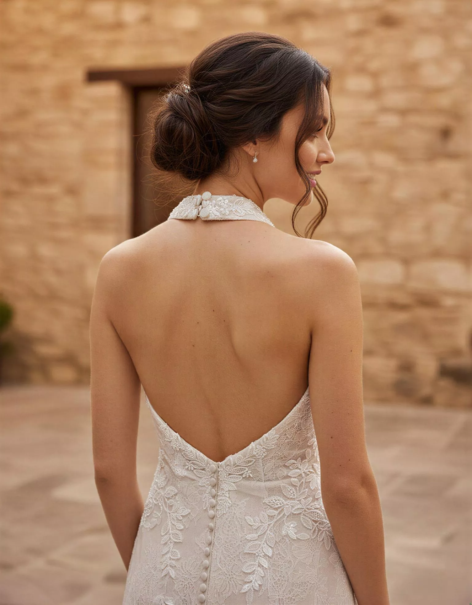 vestido-novia-bluorita-atelierboheme-encaje-escotev-espaldav-atelierdebodas