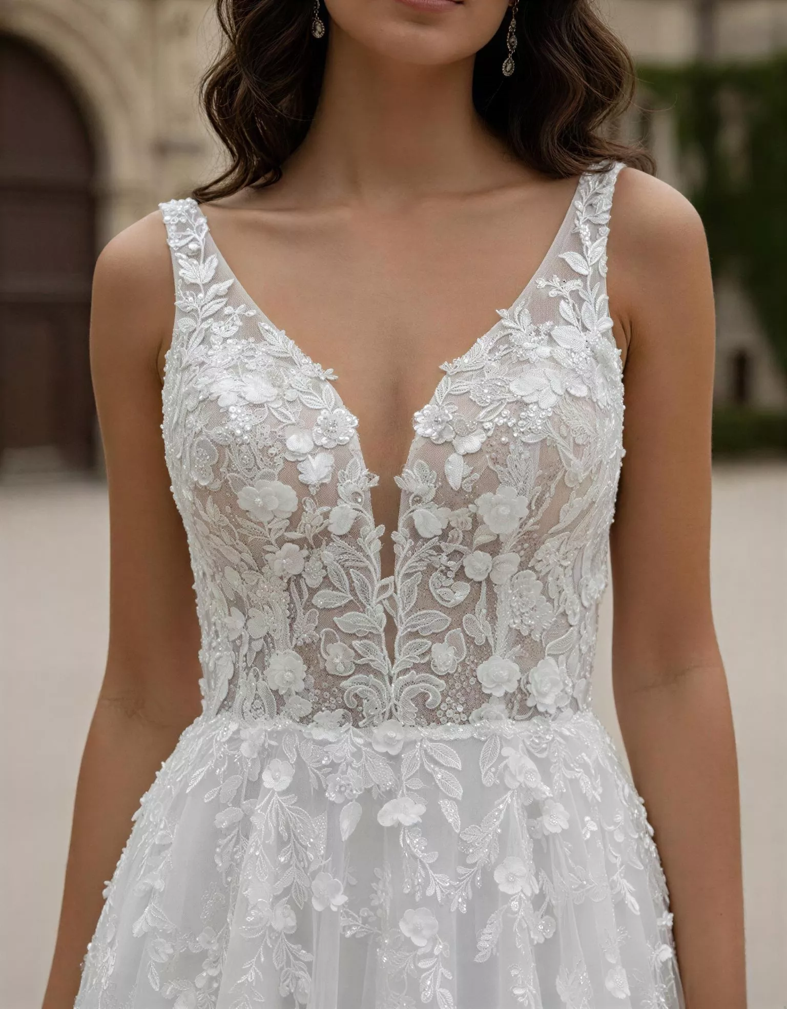 vestido-novia-romyra-atelierromance-encaje-escotev-espaldaenv-atelierdebodas