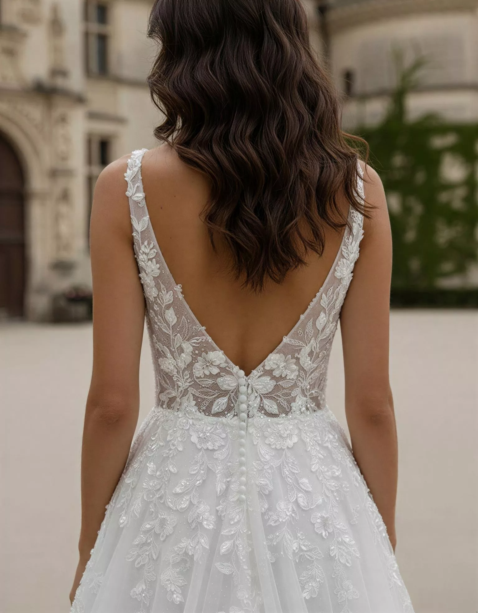 vestido-novia-romyra-atelierromance-encaje-escotev-espaldaenv-atelierdebodas