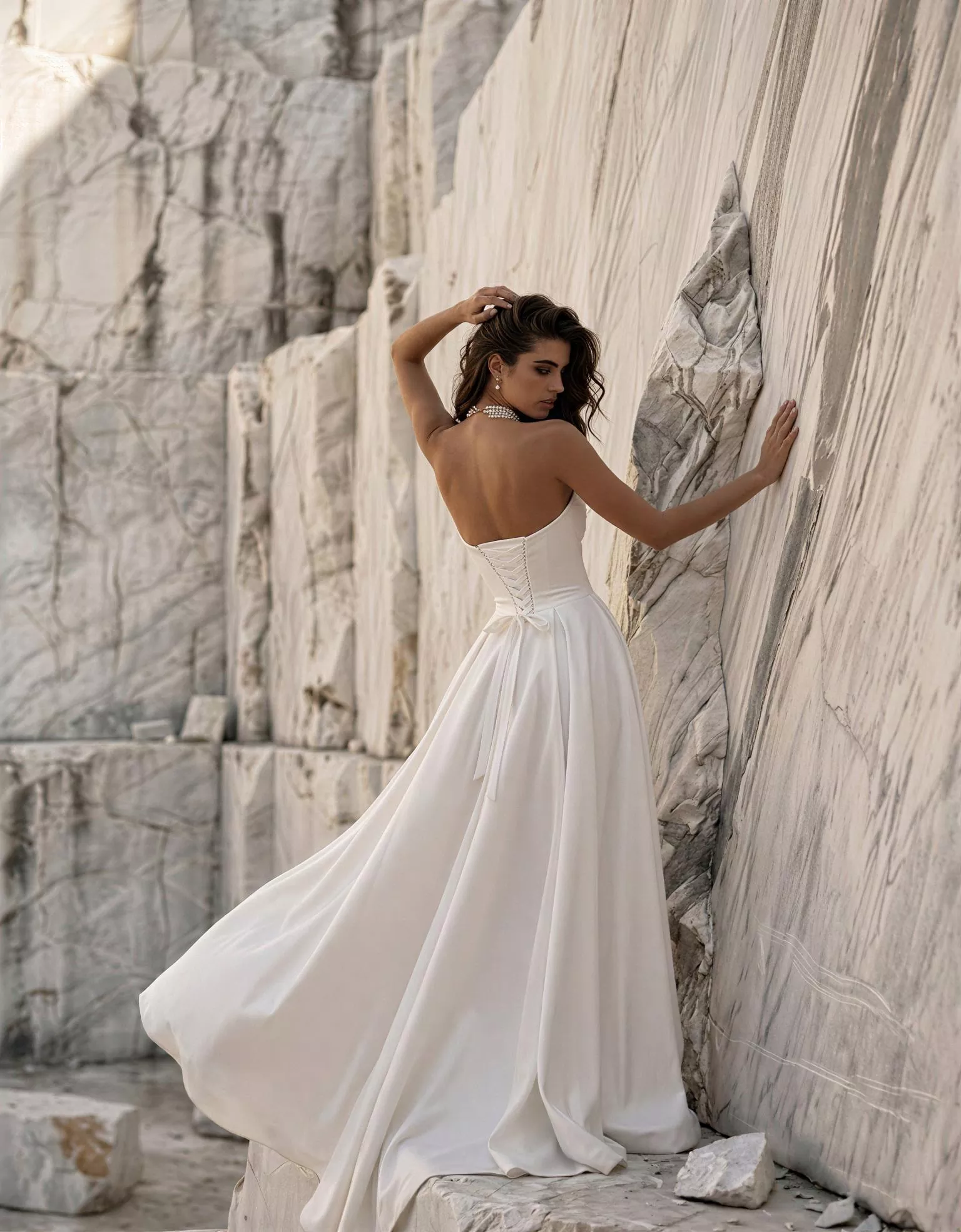 vestido-novia-brasilia-ateliercouture-crepé-escotecoazón-espaldacorsé-atelierdebodas