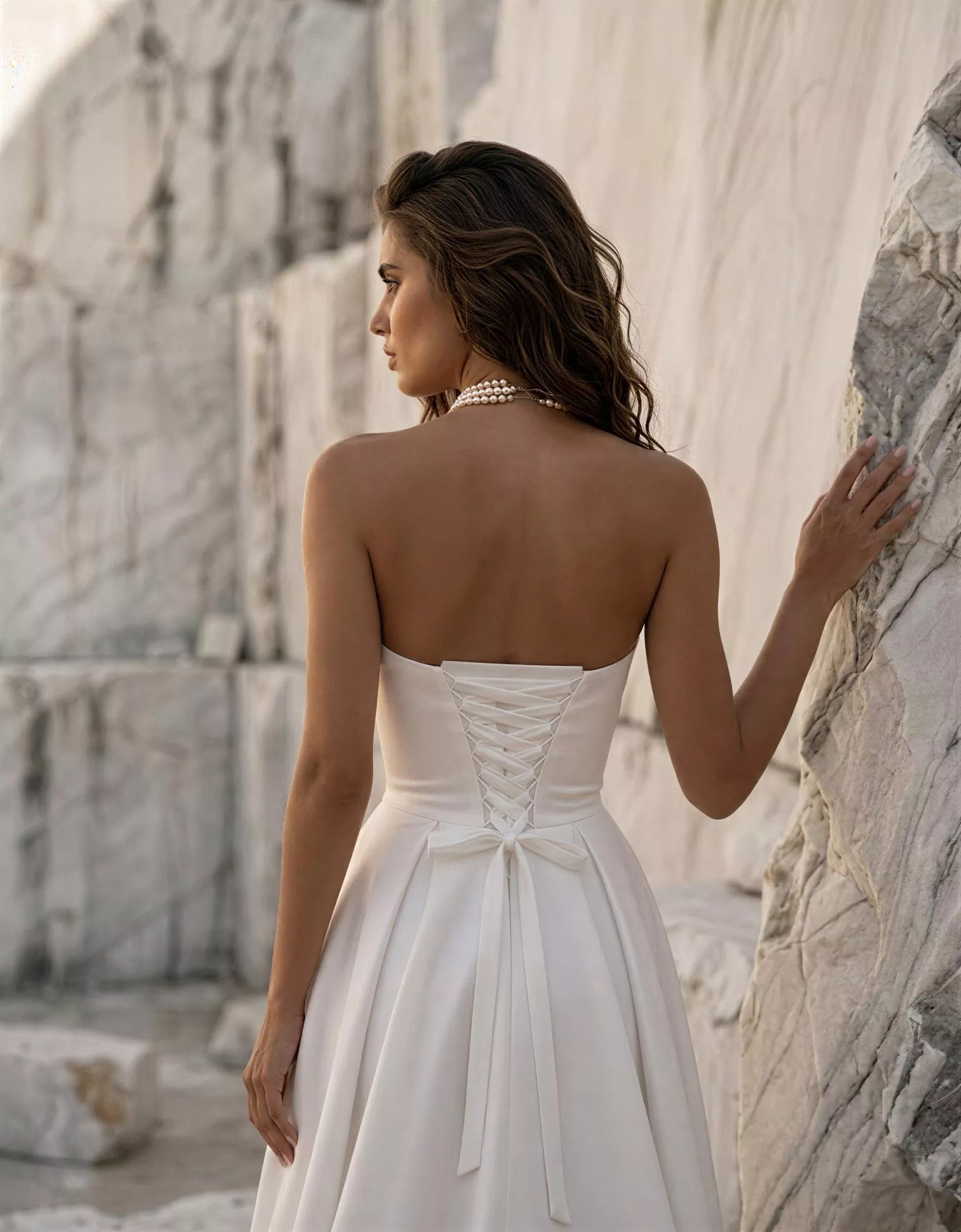vestido-novia-brasilia-ateliercouture-crepé-escotecoazón-espaldacorsé-detalle-espalda-atelierdebodas
