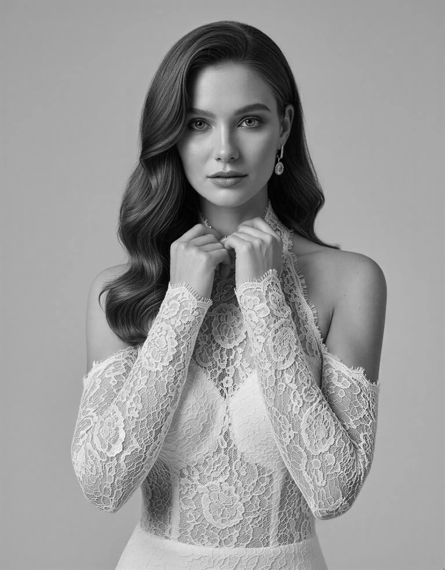 vestido-novia-calyra-ateliercouture-encaje-escotecerrado-espaldaenv-atelierdebodas