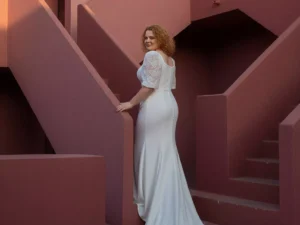 vestido-novia-ysolde-ateliermadonna-satén-escoterecto-espaldarecta-atelierdebodas
