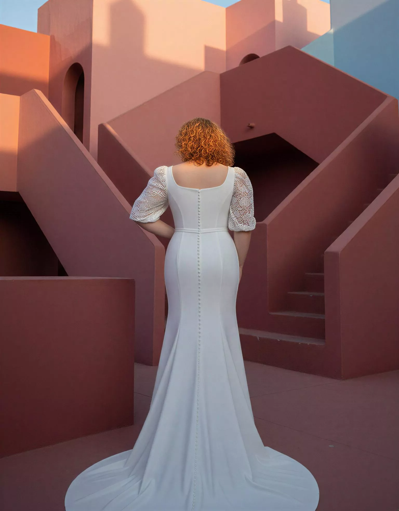 vestido-novia-ysolde-ateliermadonna-satén-escoterecto-espaldarecta-atelierdebodas