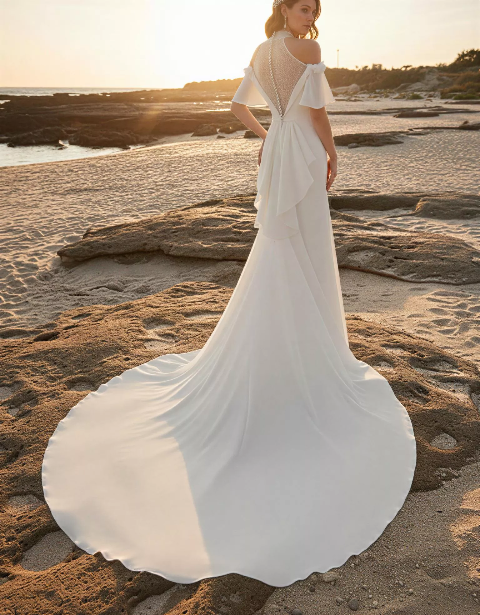 vestido-novia-junia-atelieressential-crepé-escotecerrado-espaldacerrada-atelierdebodas