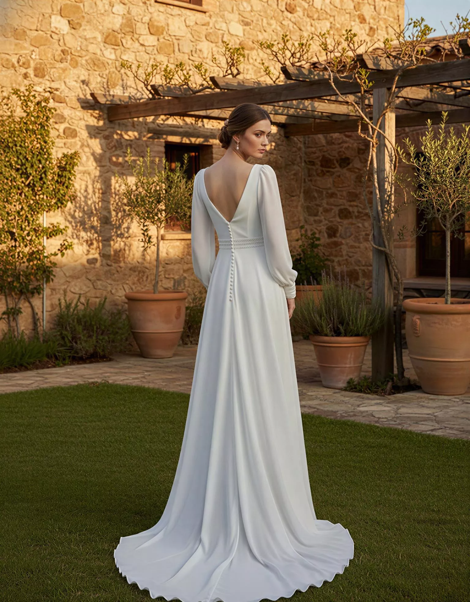 vestido-novia-briseis-atelierboheme-crepé-escoteenv-espaldaenv-atelierdebodas