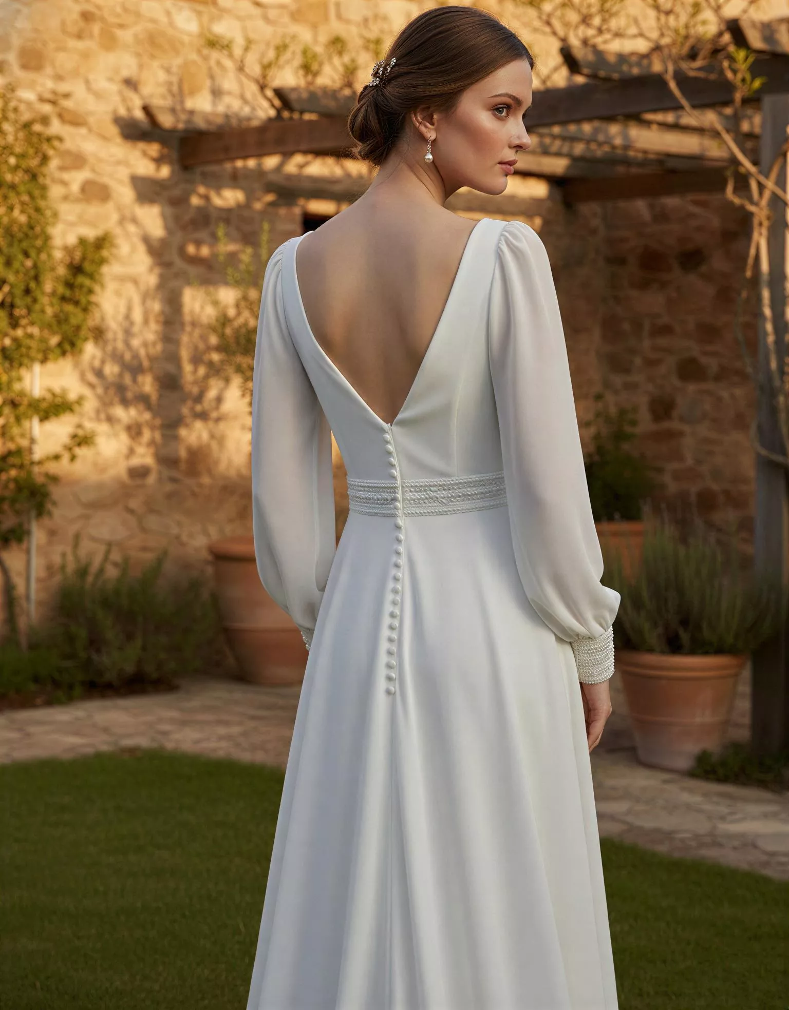 vestido-novia-briseis-atelierboheme-crepé-escoteenv-espaldaenv-atelierdebodas