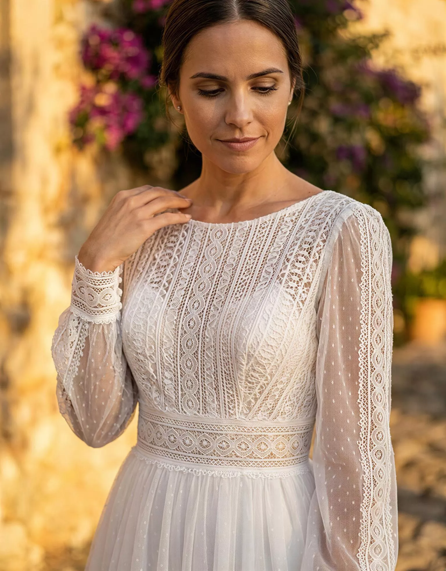 vestido-novia-belmira-atelierboheme-gasa-escotecerrado-espaldacerrado-atelierdebodas