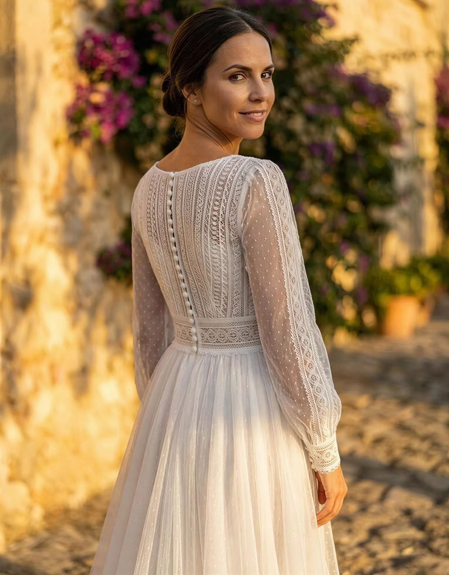 vestido-novia-belmira-atelierboheme-gasa-escotecerrado-espaldacerrado-atelierdebodas