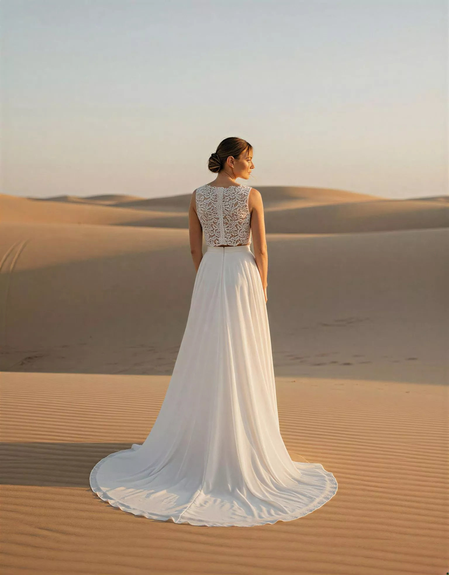 vestido-novia-shira-atelierboheme-encaje-escotecerrado-espaldacerrada-atelierdebodas