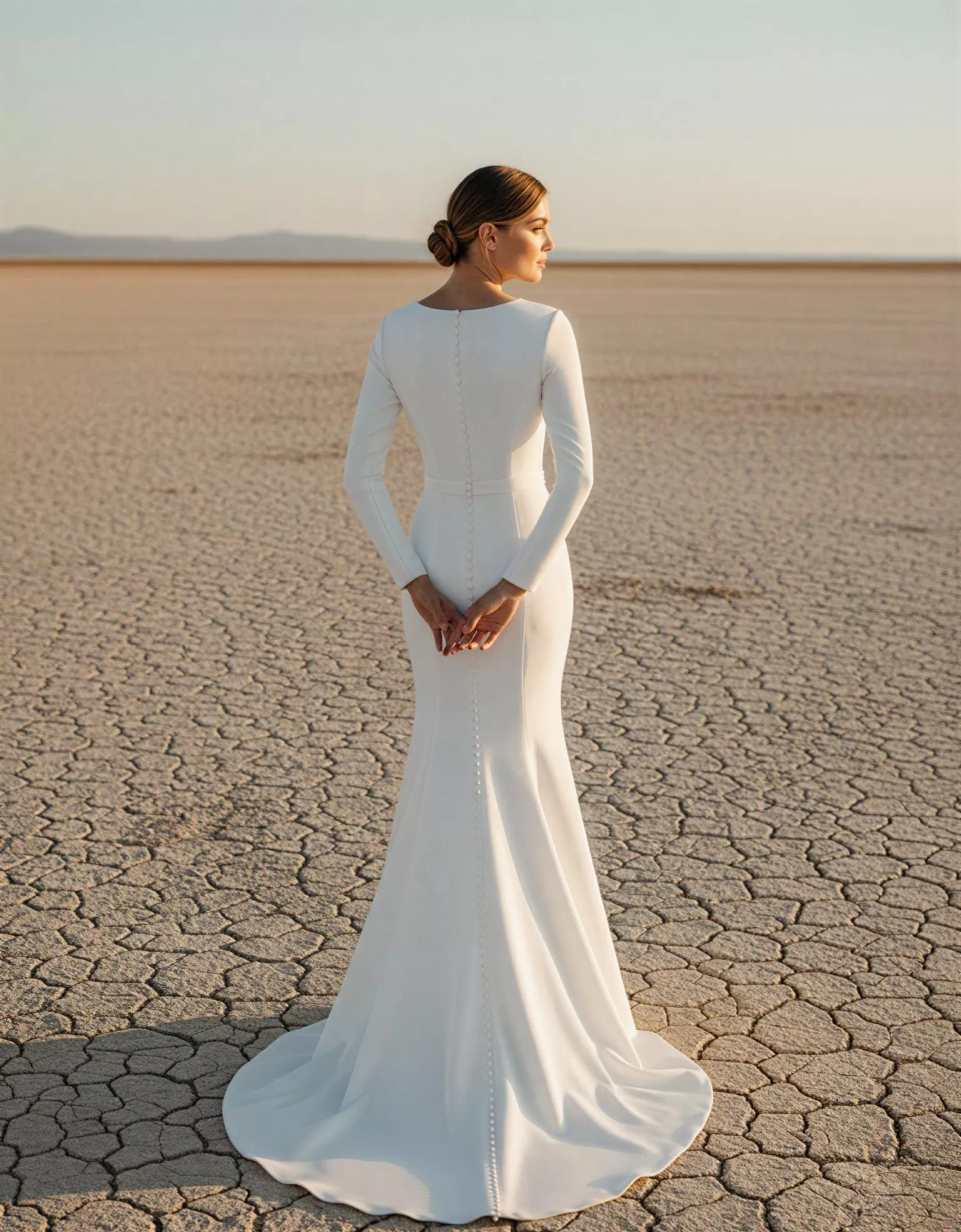 vestido-novia-danika-atelierromance-satén-escotecerrado-espaldacerrada-atelierdebodas