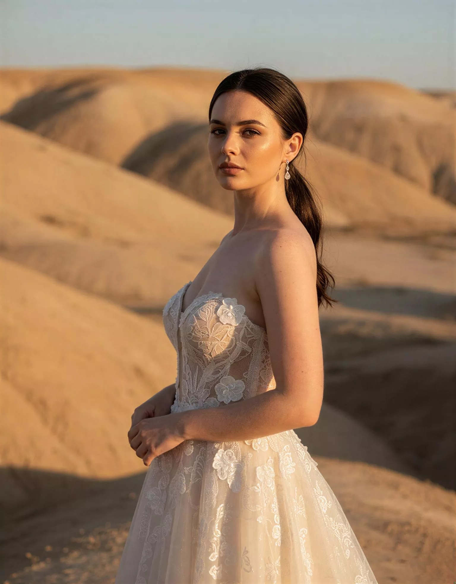 vestido-novia-leyla-atelierromance-encaje-escoteenv-espaldaenv-atelierdebodas