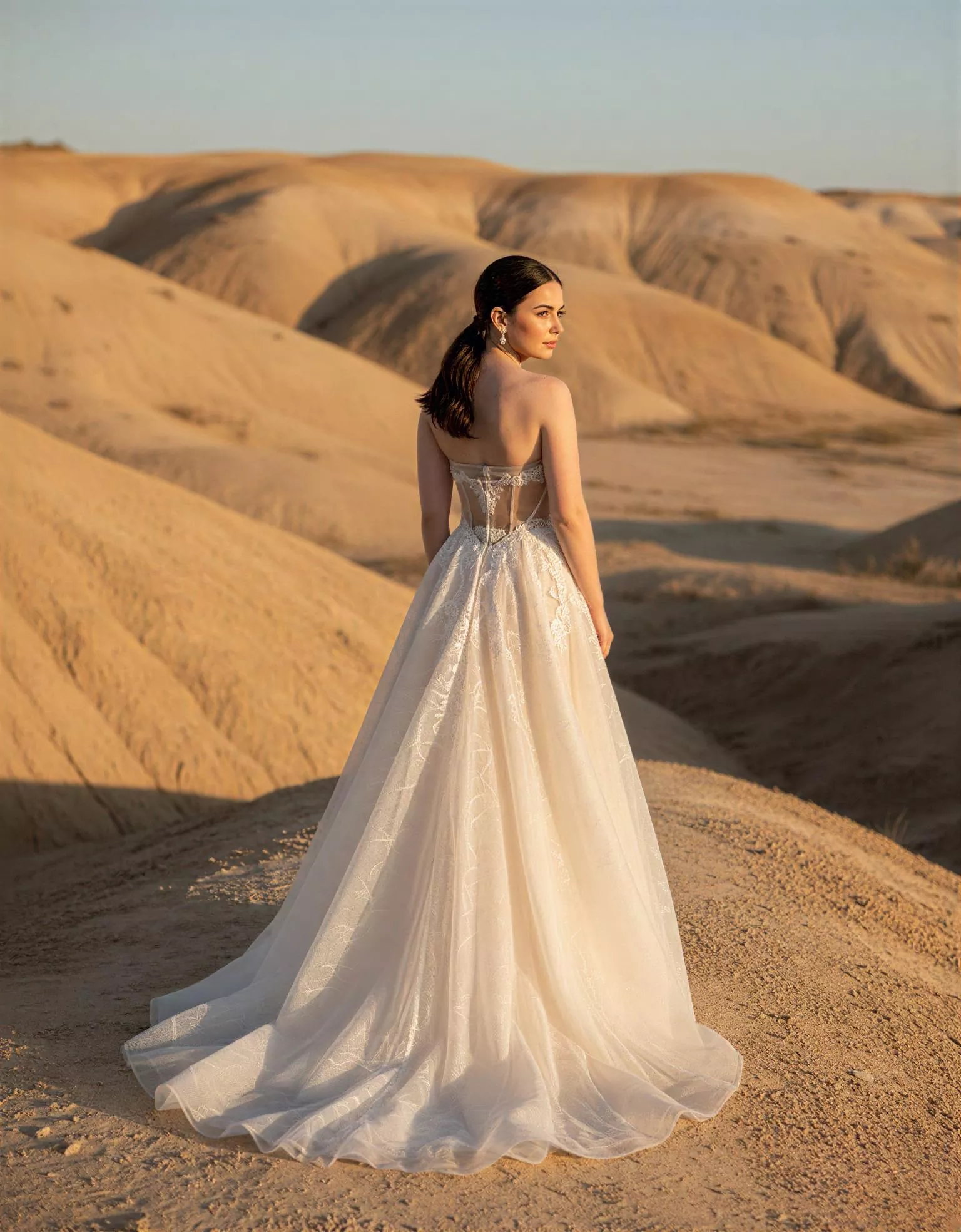 vestido-novia-leyla-atelierromance-encaje-escoteenv-espaldaenv-atelierdebodas