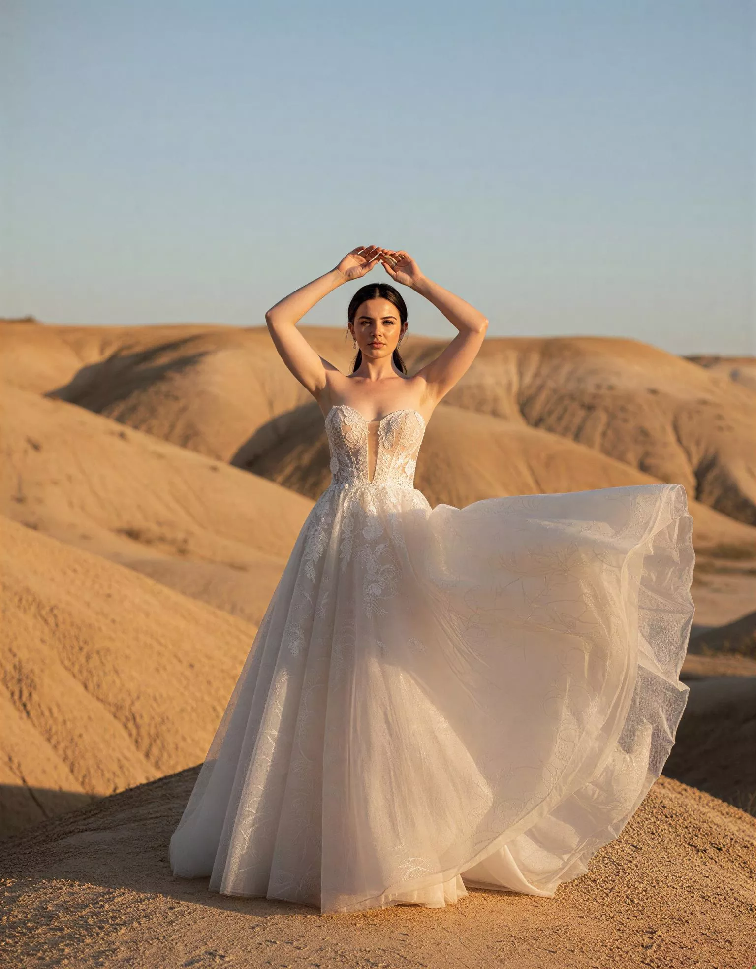 vestido-novia-leyla-atelierromance-encaje-escoteenv-espaldaenv-atelierdebodas