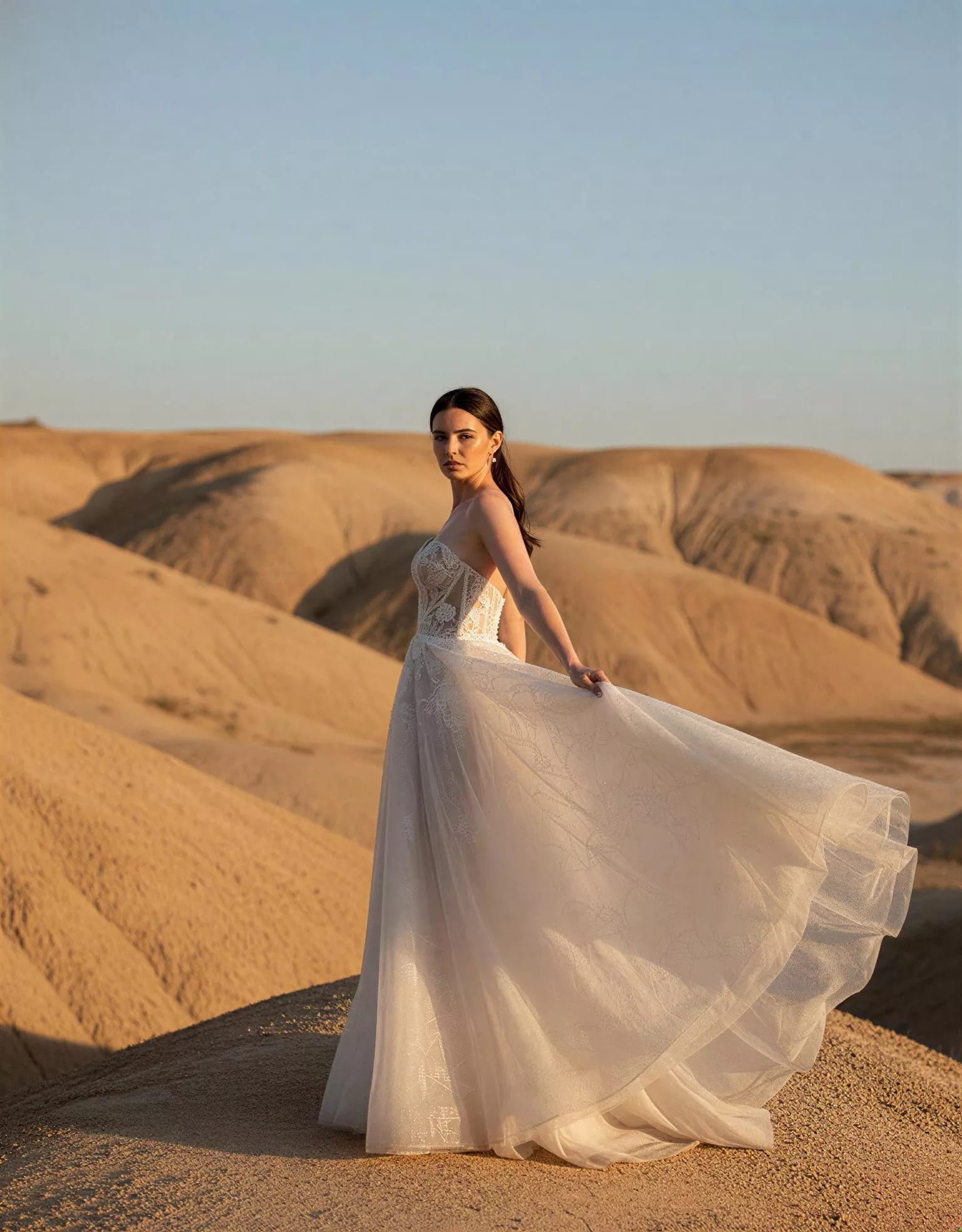 vestido-novia-leyla-atelierromance-encaje-escoteenv-espaldaenv-atelierdebodas