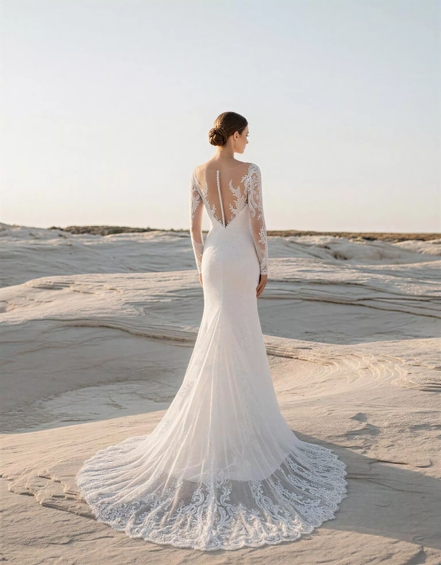 vestido-novia-kioto-ateliercouture-encaje-escotecorazón-espaldacerrada-atelierdebodas