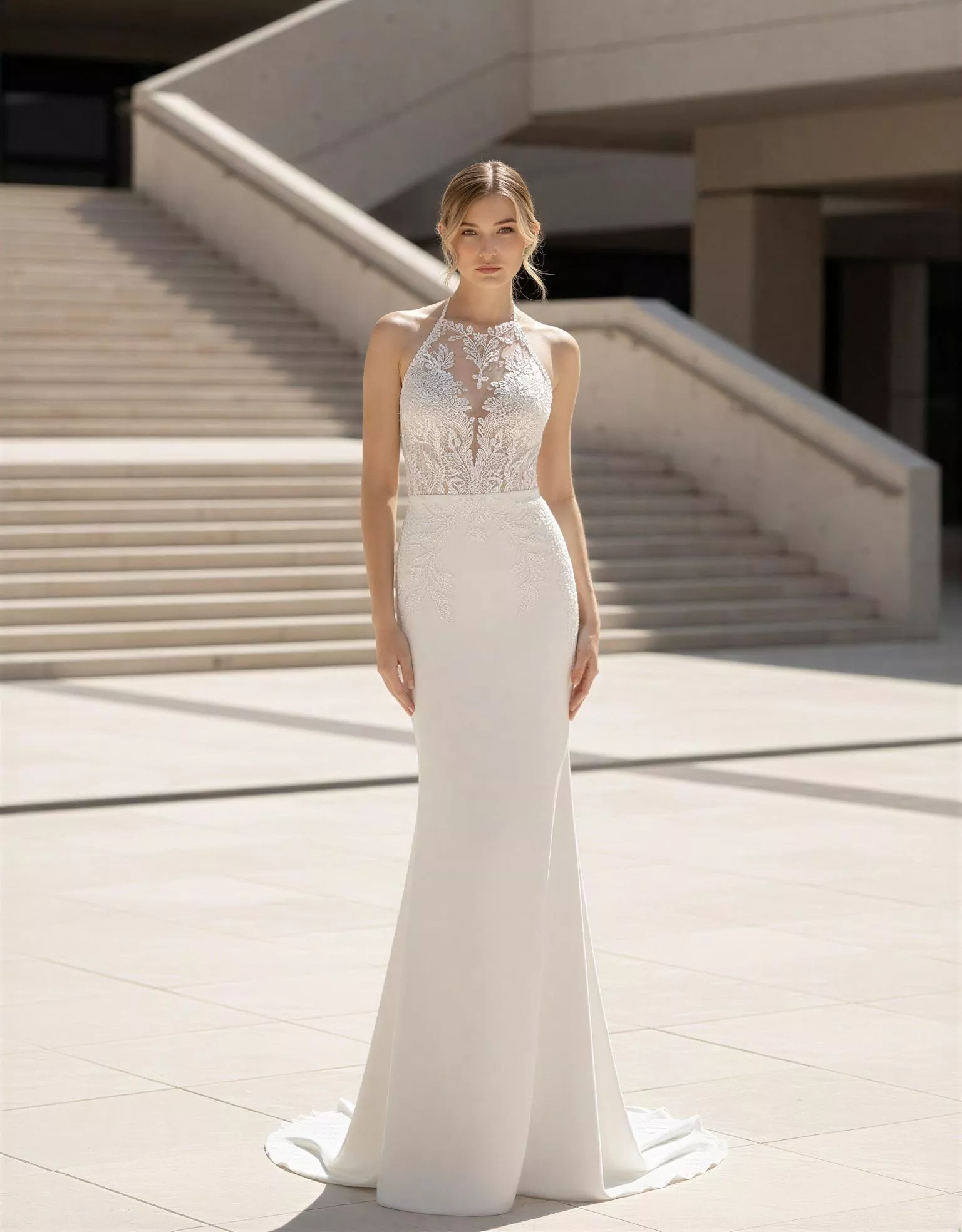 vestido-novia-vanya-atelierboheme-encaje-escotecerrado-espaldaenu-atelierdebodas