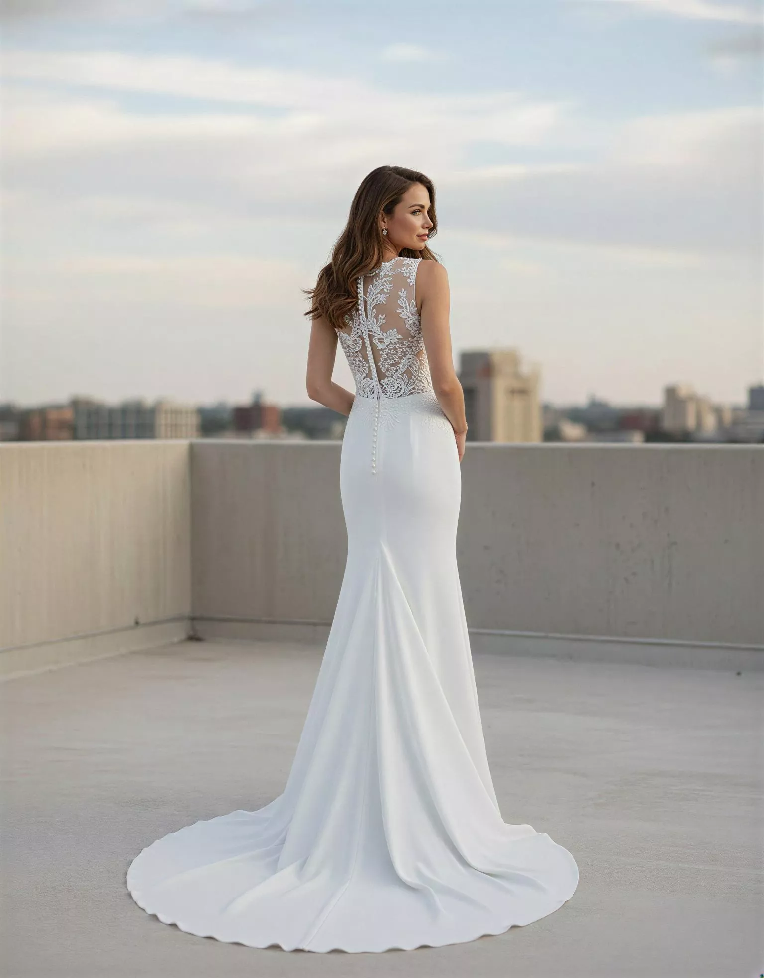 vestido-novia-berlin-ateliercouture-satén-escoteenv-espaldacerrada-atelierdebodas