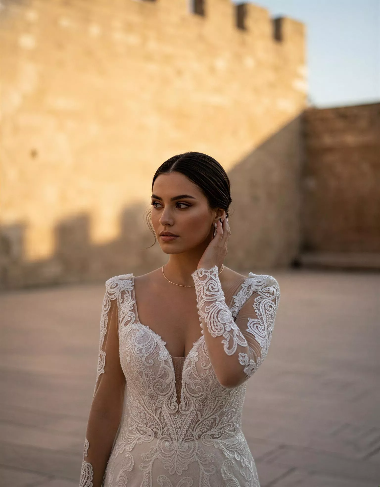 vestido-novia-lantana-ateliercouture-encaje-escotecorazón-espaldacerrada-atelierdebodas