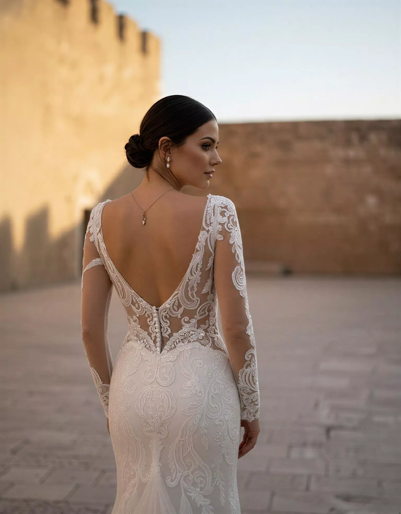 vestido-novia-lantana-ateliercouture-encaje-escotecorazón-espaldacerrada-atelierdebodas