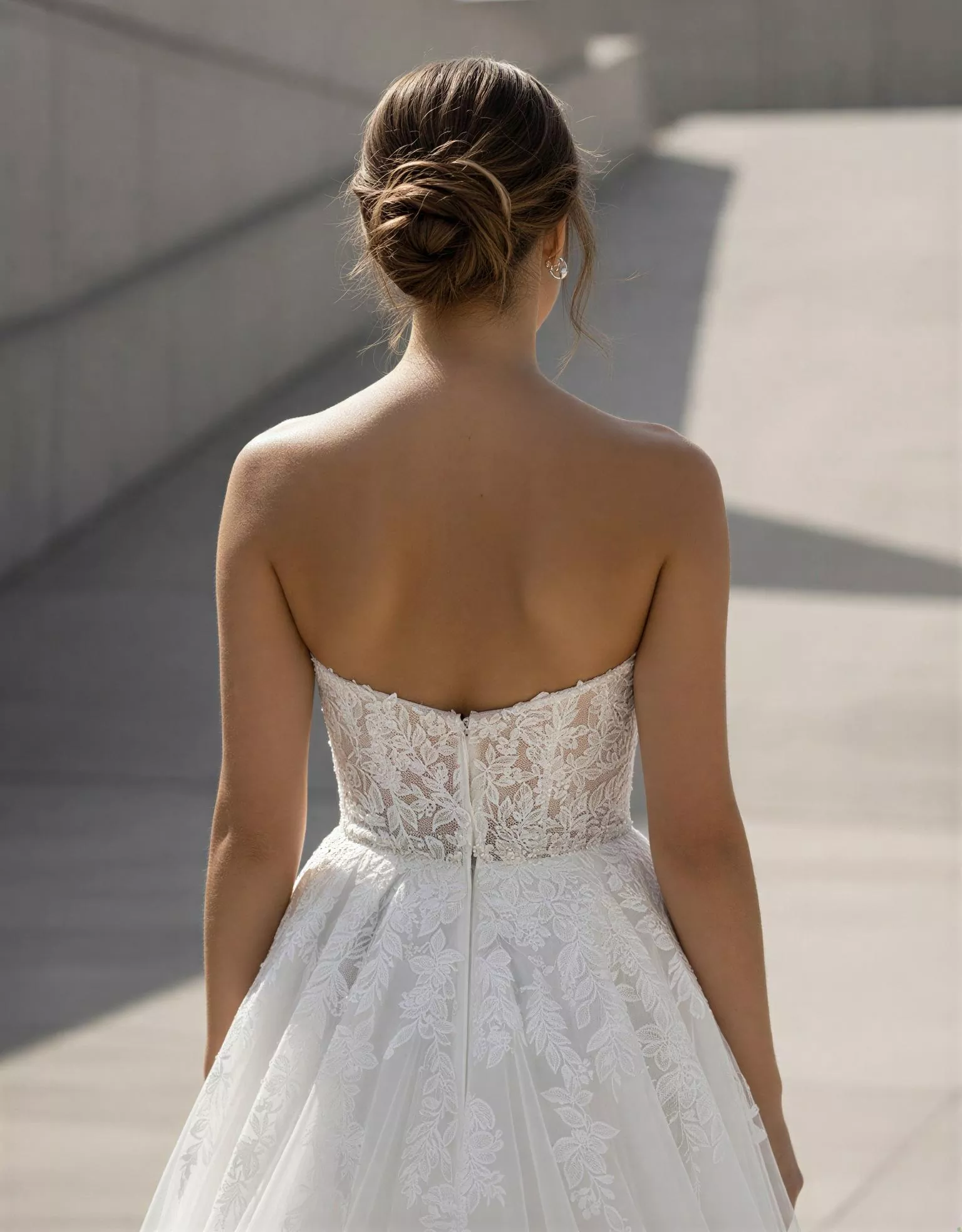 vestido-novia-pimy-atelierromance-gasa-escotecorazón-espaldaenv-atelierdebodas
