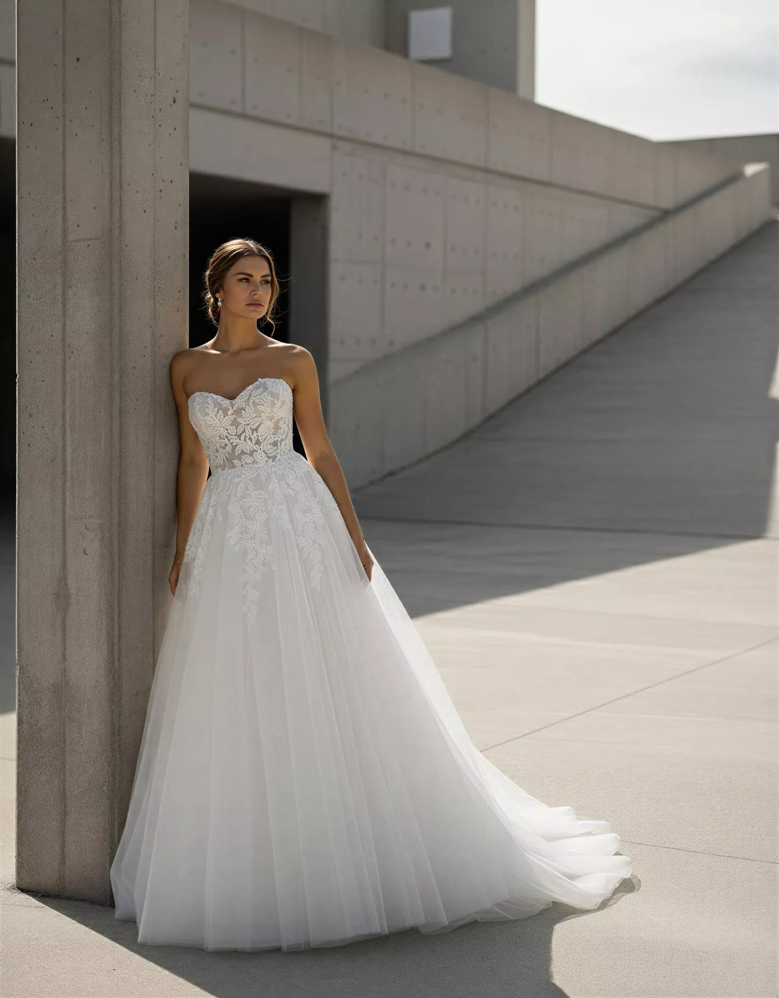 vestido-novia-pimy-atelierromance-gasa-escotecorazón-espaldaenv-atelierdebodas