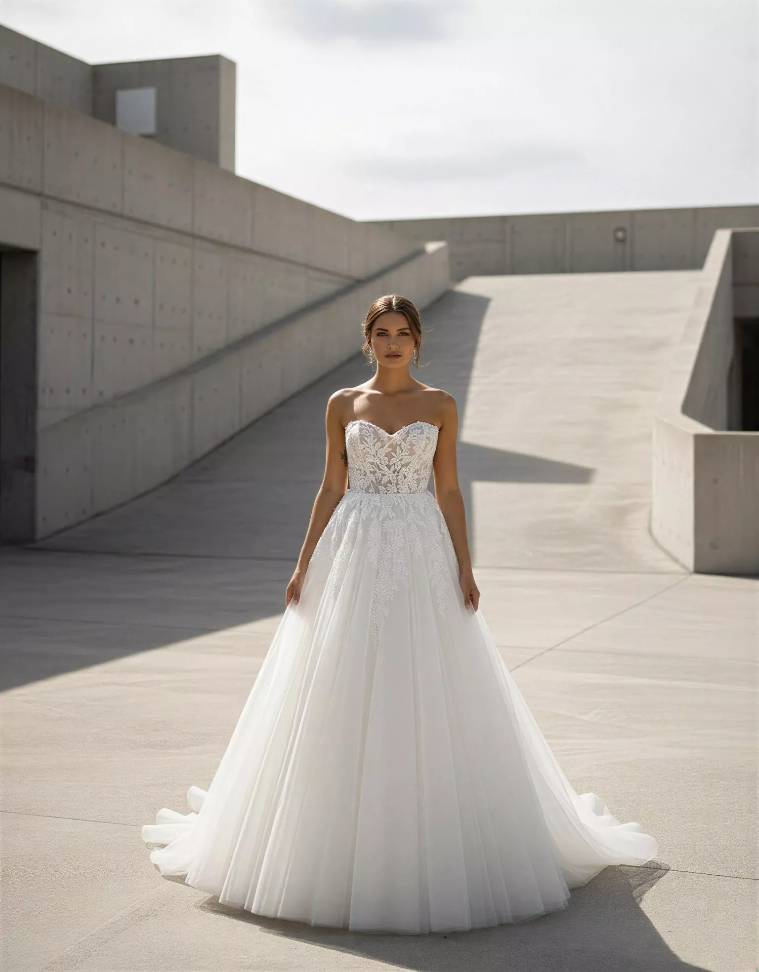 vestido-novia-pimy-atelierromance-gasa-escotecorazón-espaldaenv-atelierdebodas