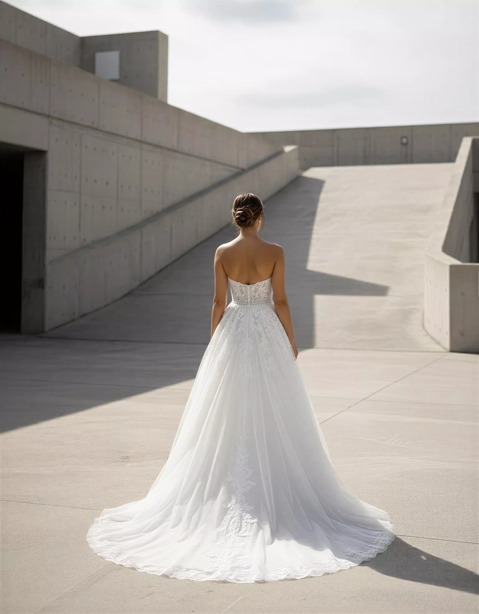 vestido-novia-pimy-atelierromance-gasa-escotecorazón-espaldaenv-atelierdebodas