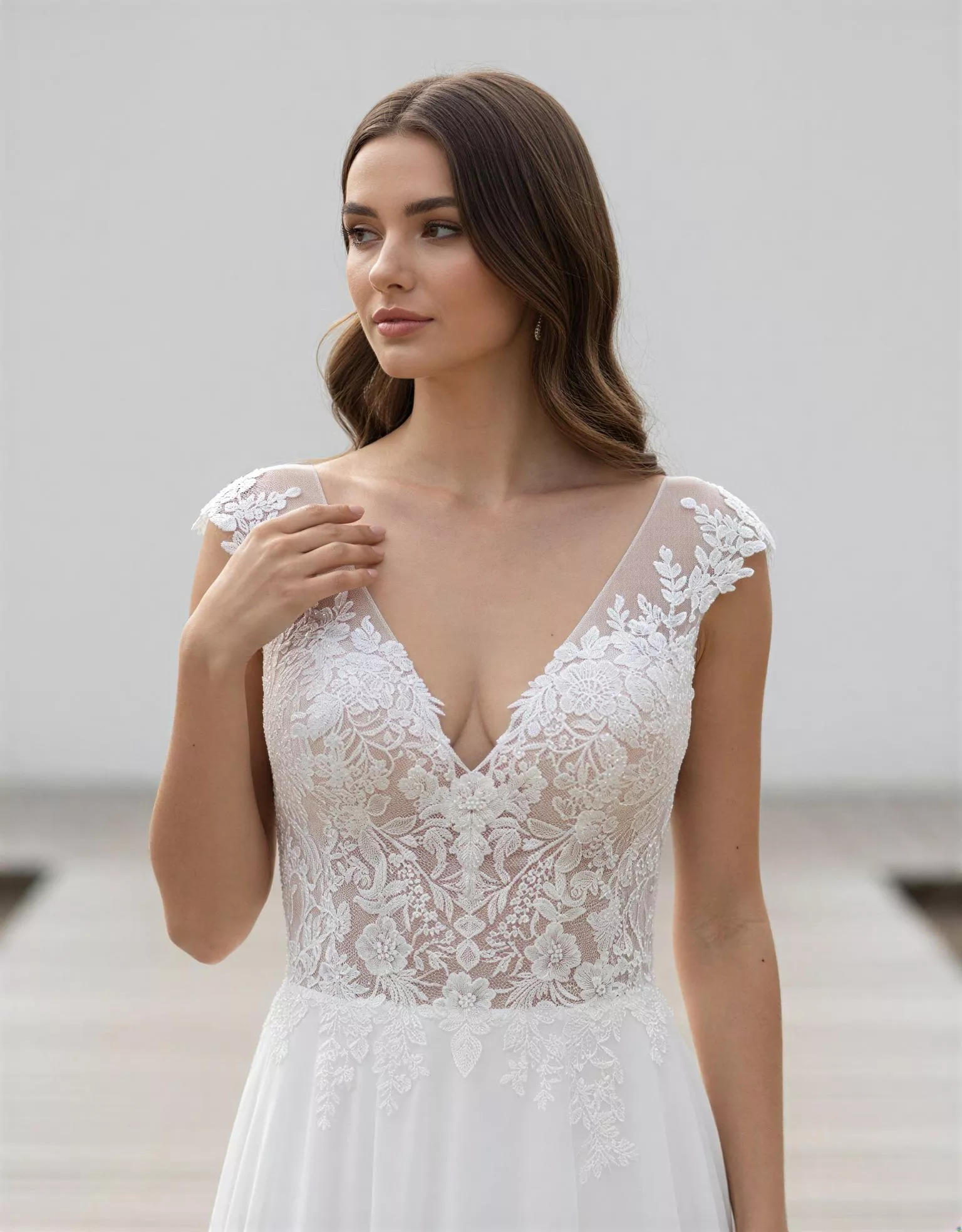vestido-novia-piroman-atelierromance-satén-escotecorazón-espaldaenv-atelierdebodas