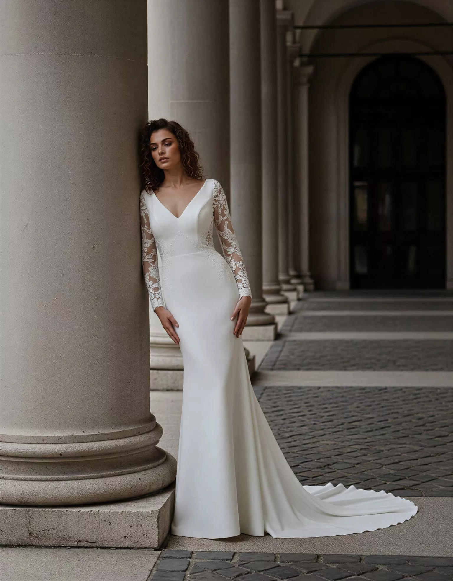 vestido-novia-petunia-atelierromance-crepé-escoteenv-espaldacerrada-atelierdebodas