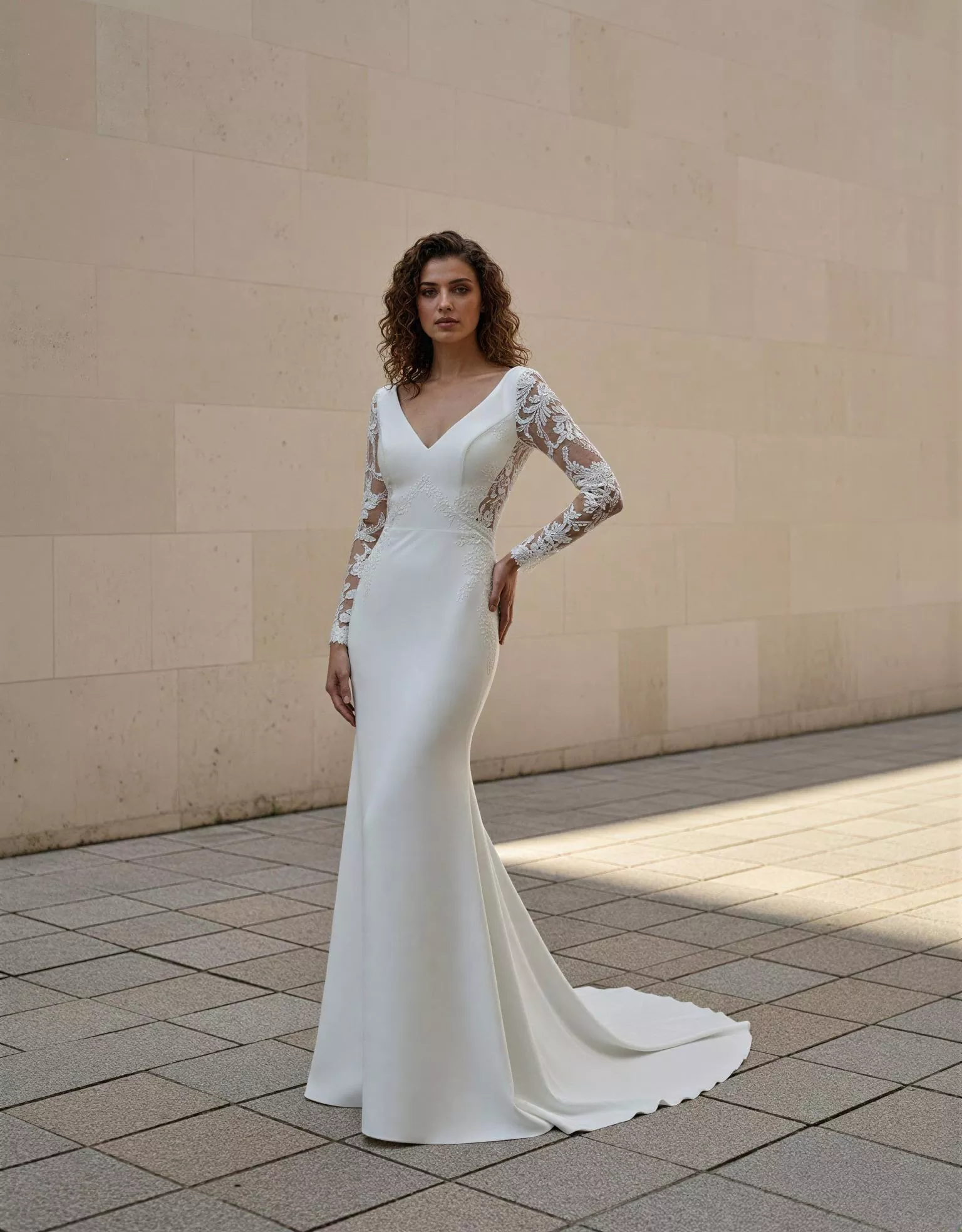 vestido-novia-petunia-atelierromance-crepé-escoteenv-espaldacerrada-atelierdebodas