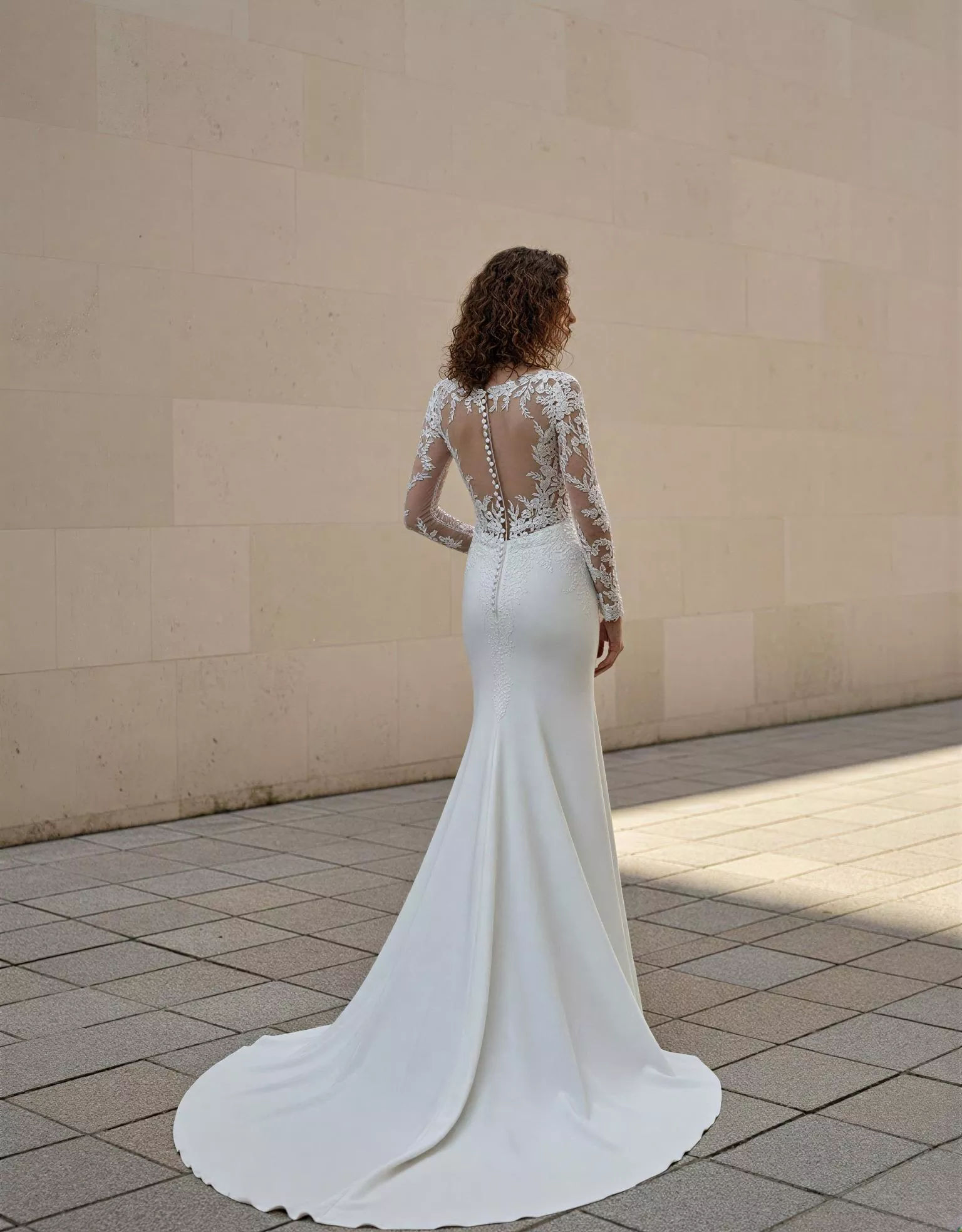 vestido-novia-petunia-atelierromance-crepé-escoteenv-espaldacerrada-atelierdebodas