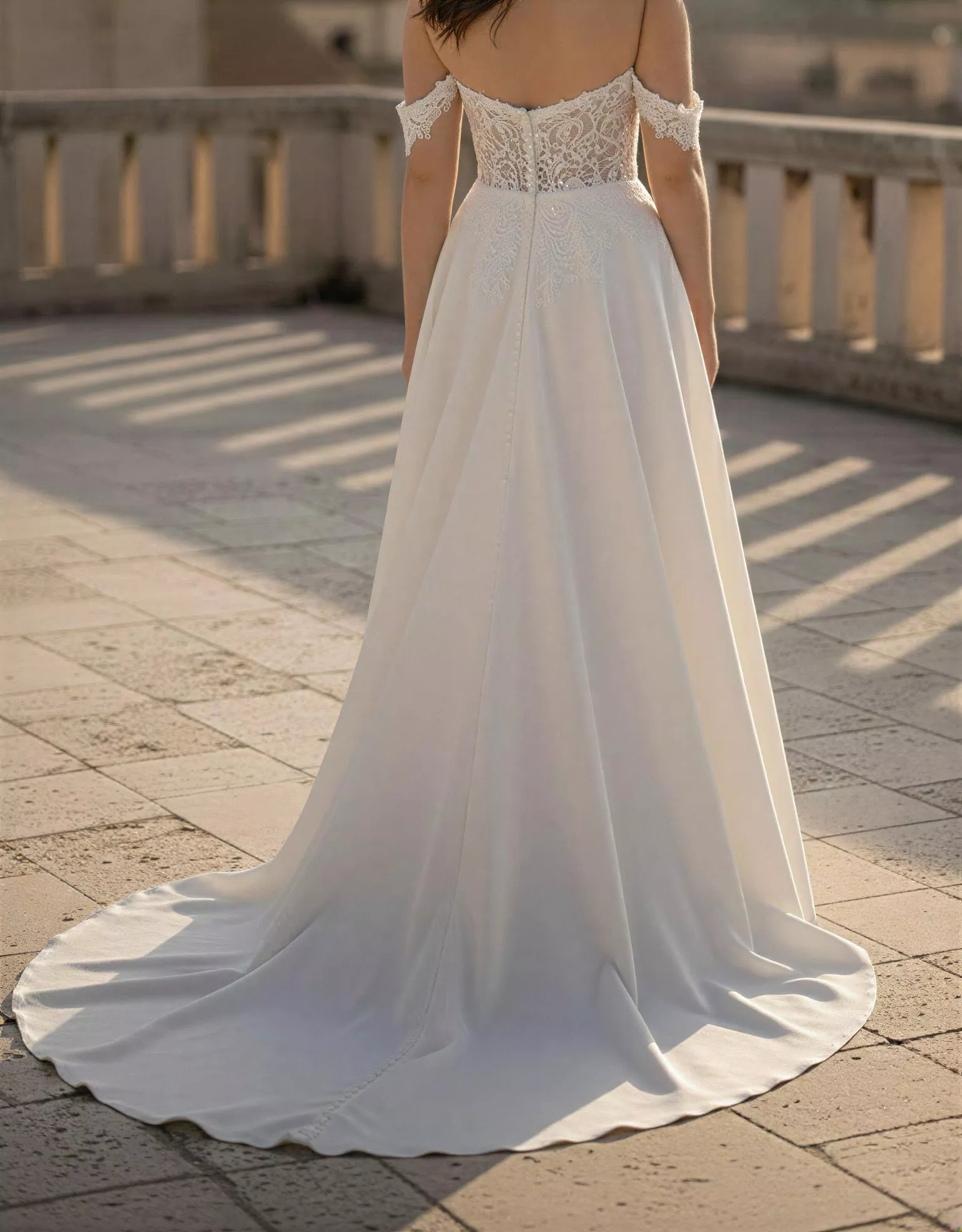 vestido-novia-pilar-atelierromance-encaje-escoteenv-espaldaenv-atelierdebodas