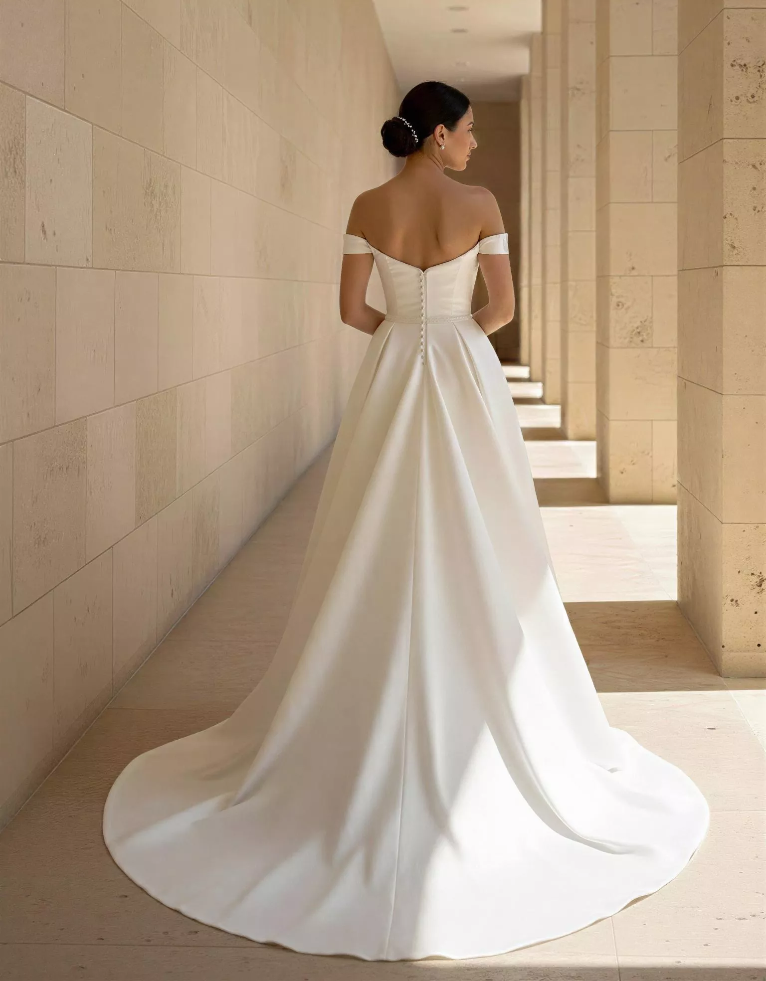 vestido-novia-liesel-atelierboheme-crepé-escoteenv-espaldaenv-atelierdebodas