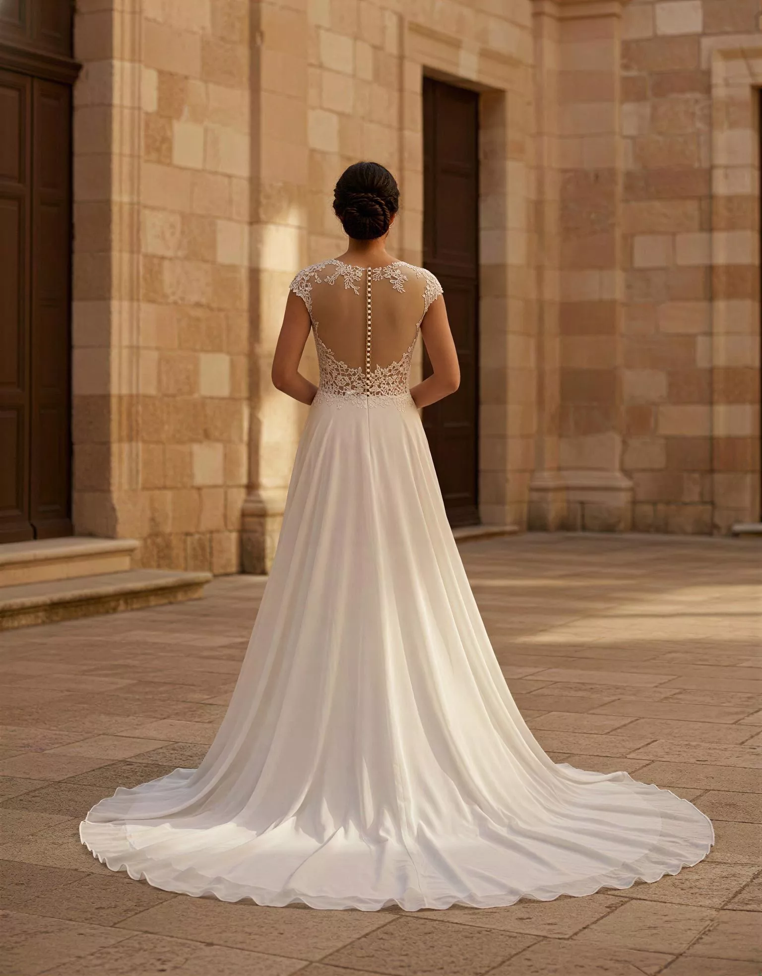 vestido-novia-olve-atelierboheme-encaje-escotecerrado-espaldacerrada-atelierdebodas