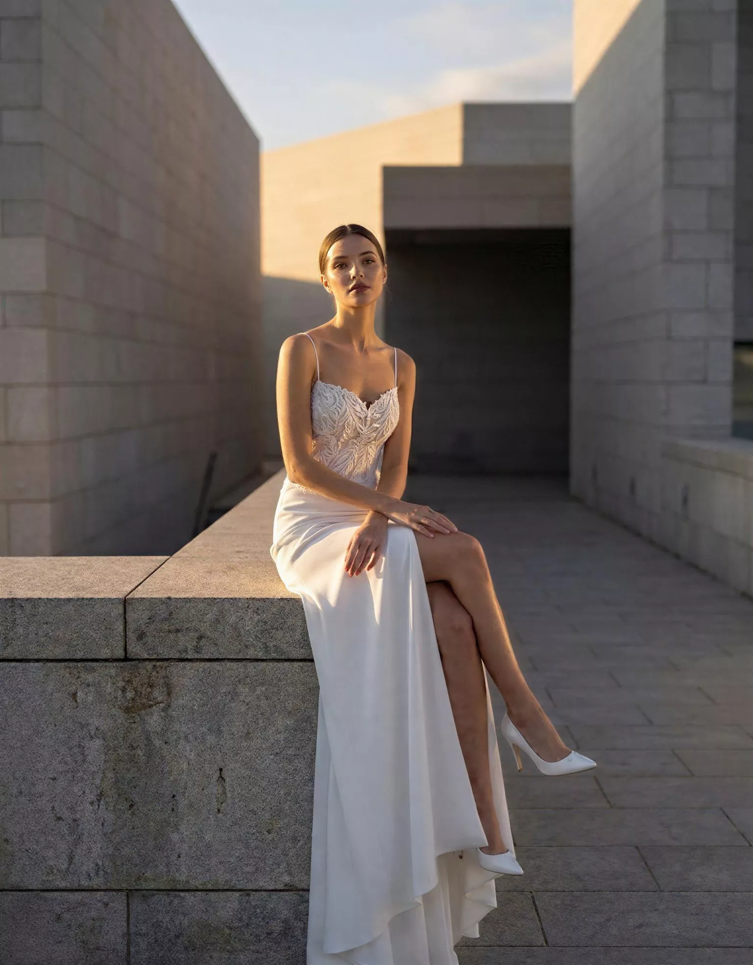 vestido-novia-ossiana-atelieressential-encaje-escotecorazon-espaldarecta-atelierdebodas