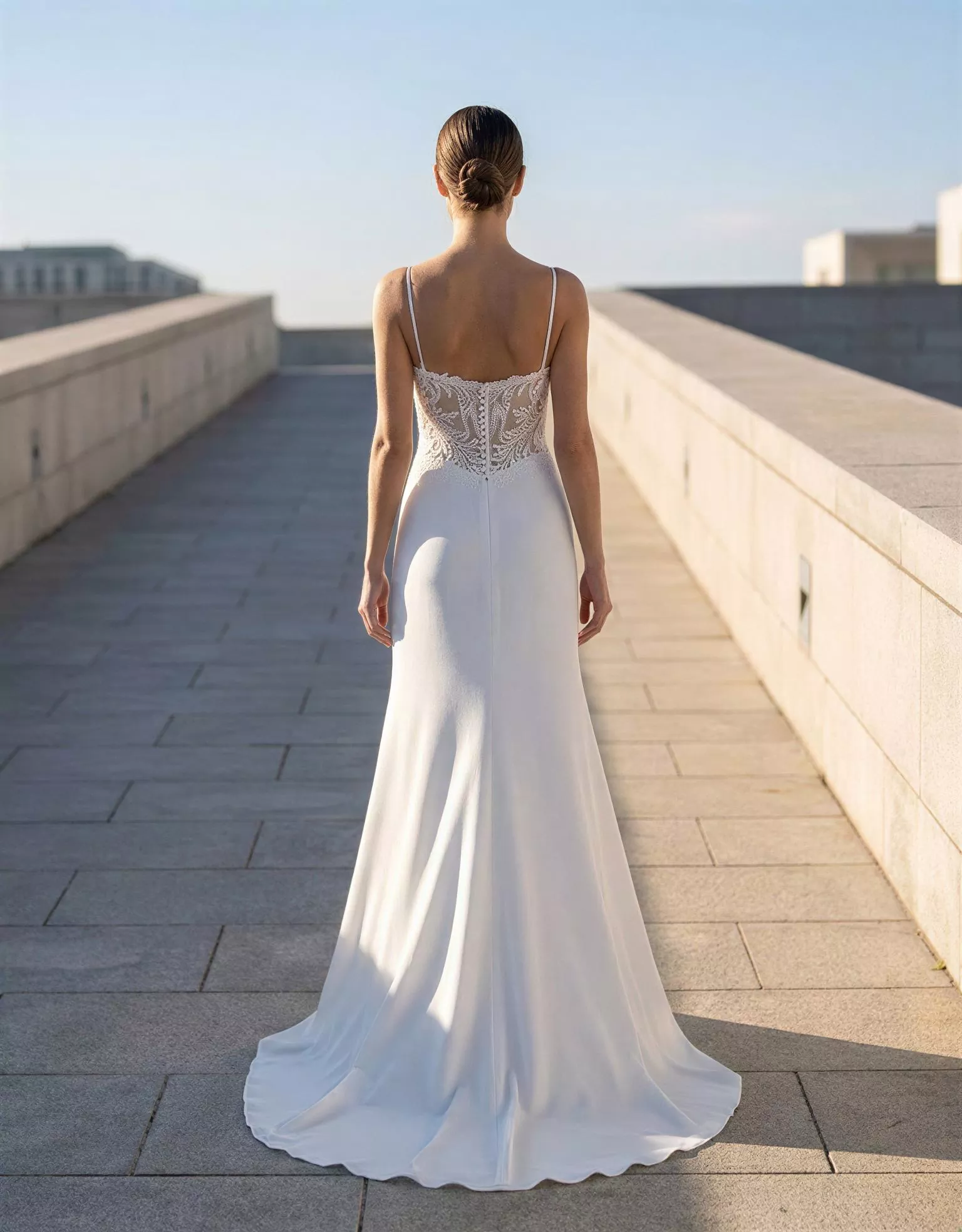 vestido-novia-ossiana-atelieressential-encaje-escotecorazon-espaldarecta-atelierdebodas