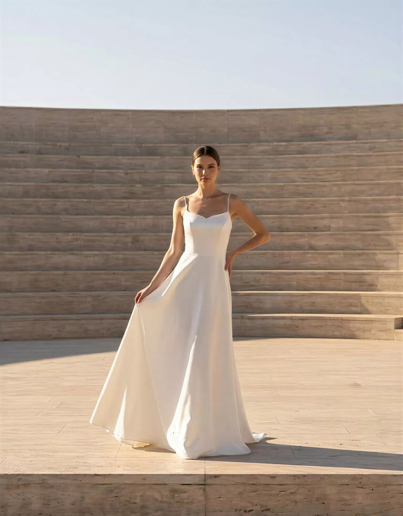 vestido-novia-berlin-atelieressential-crepé-escoterecto-espaldenv-atelierdebodas