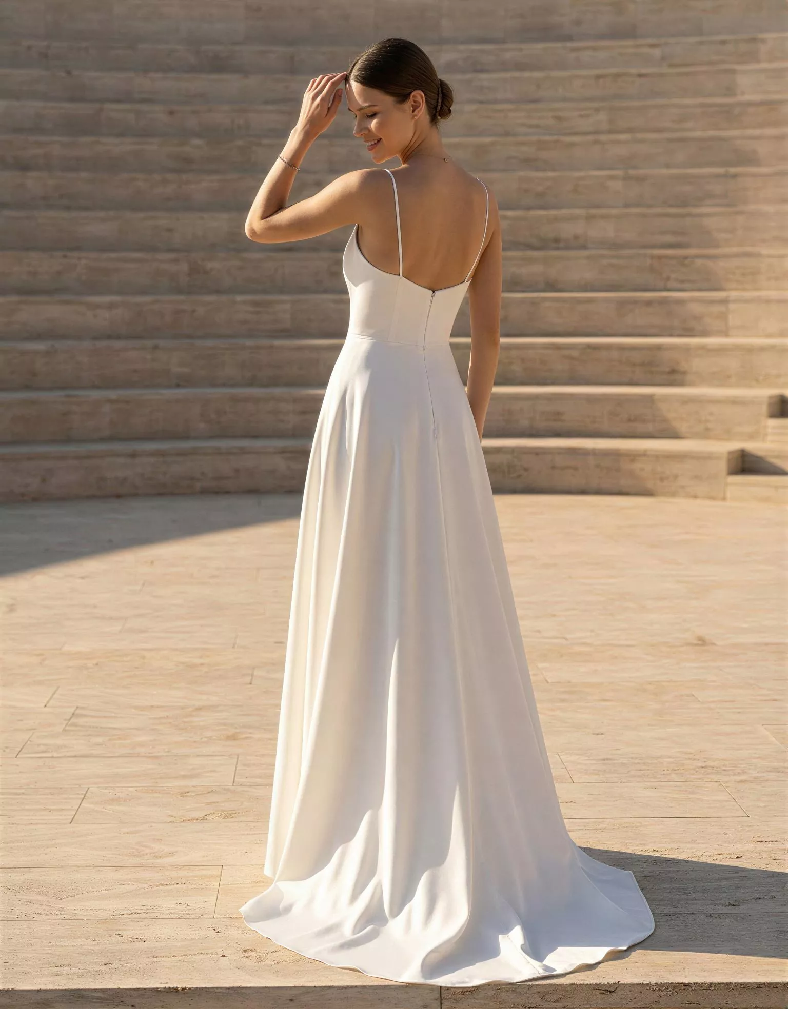 vestido-novia-berlin-atelieressential-crepé-escoterecto-espaldenv-atelierdebodas