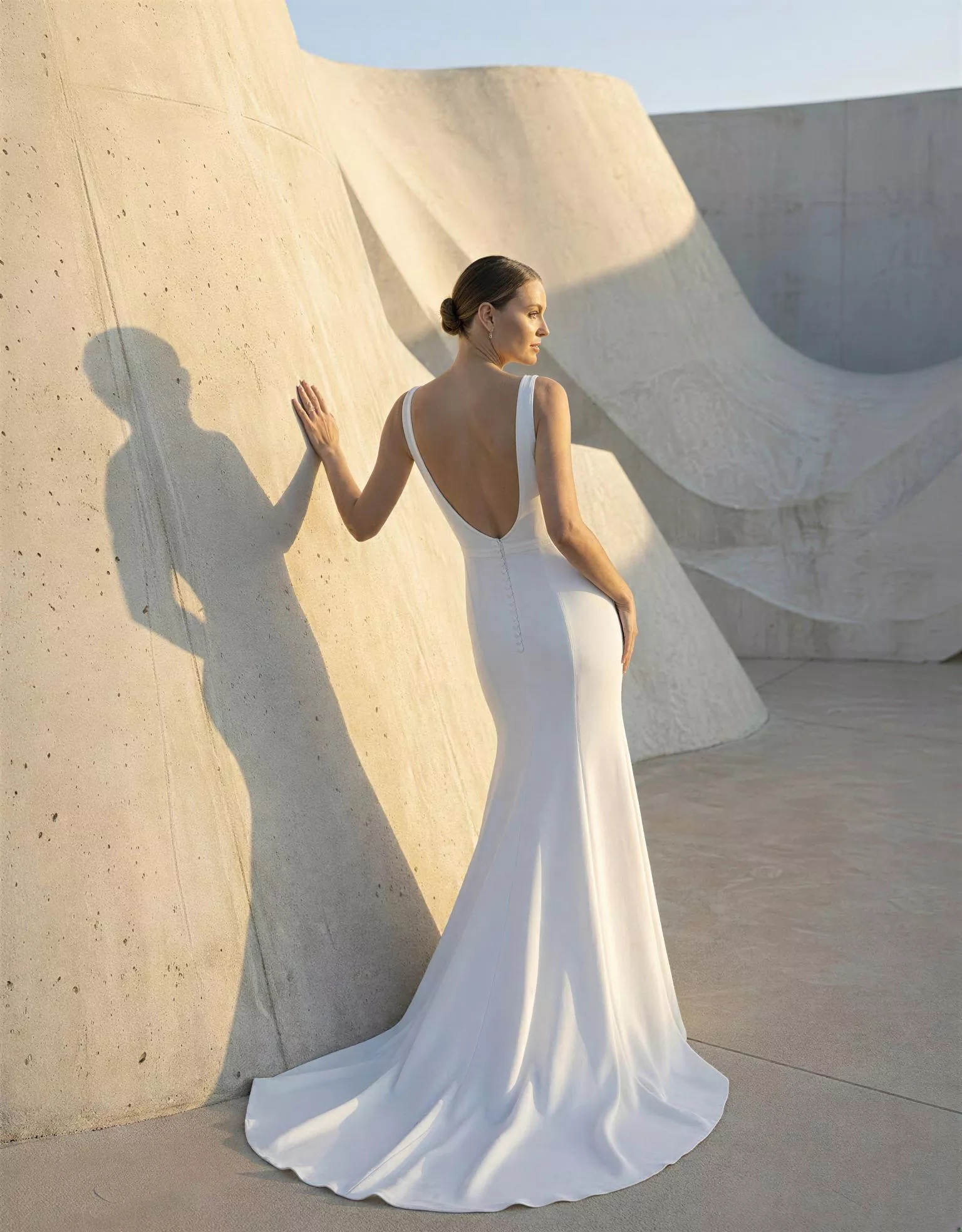 vestido-novia-jacinto-atelierromance-crepé-escoteenv-espaldenu-atelierdebodas