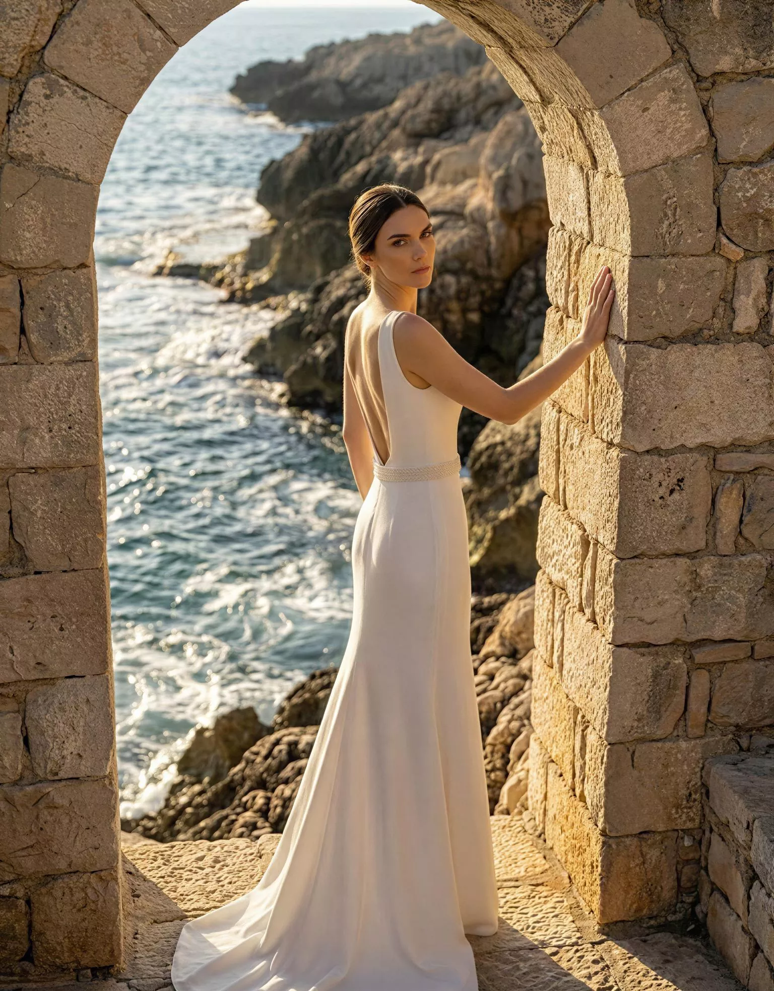 vestido-novia-hedra-atelierboheme-crepé-escoteenv-espaldaenu-atelierdebodas
