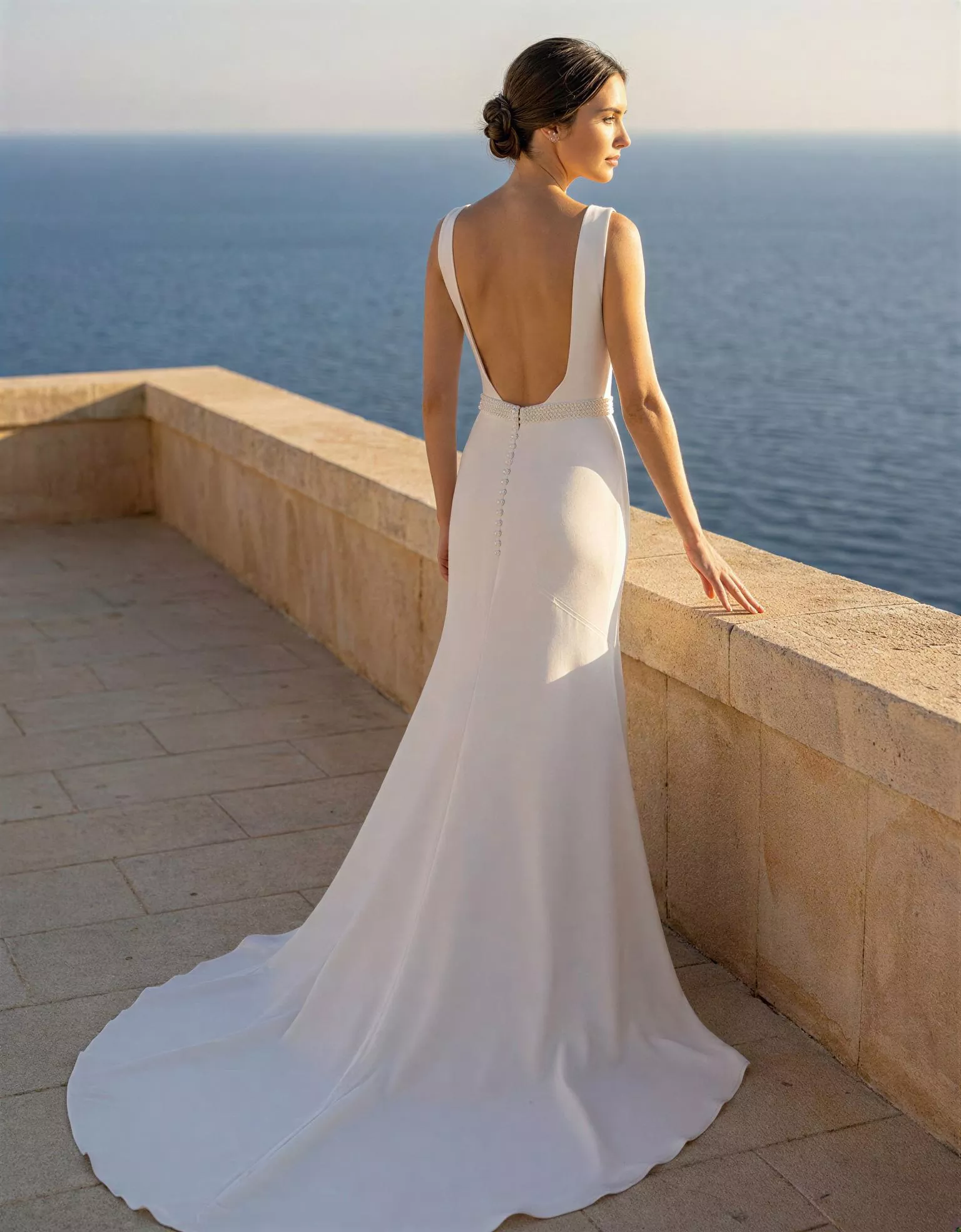 vestido-novia-hedra-atelierboheme-crepé-escoteenv-espaldaenu-atelierdebodas