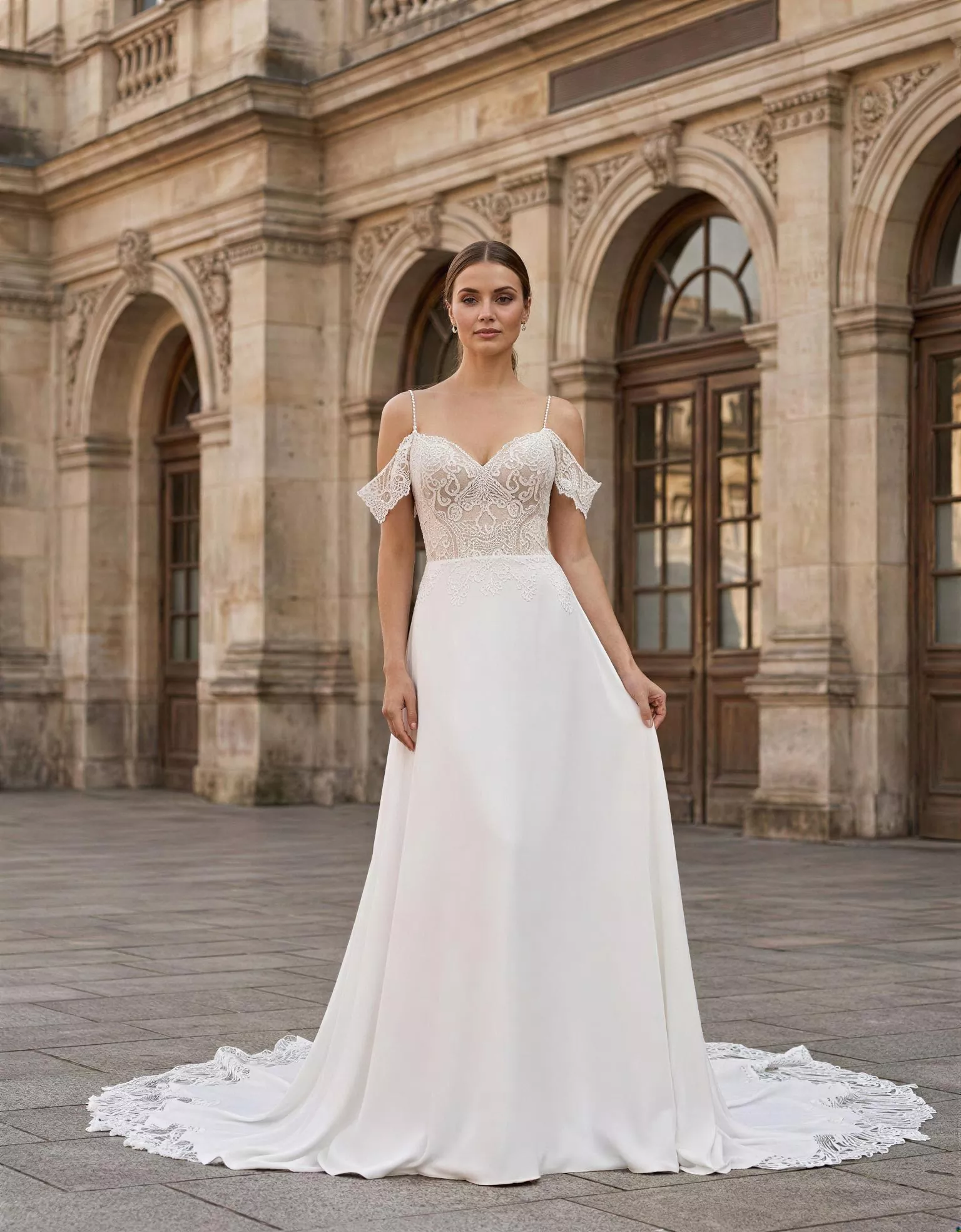 vestido-novia-harmidra-atelierboheme-encaje-escotecorazón-espaldaenv-atelierdebodas