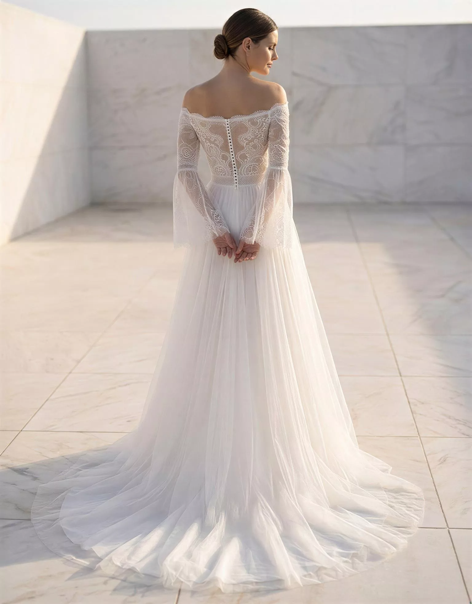 vestido-novia-helrithia-atelierromance-encaje-escotecorazón-espaldacerrada-atelierdebodas