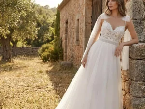 vestido-novia-baelia-atelierboheme-encaje-escotecorazón-espaldaenv-atelierdebodas