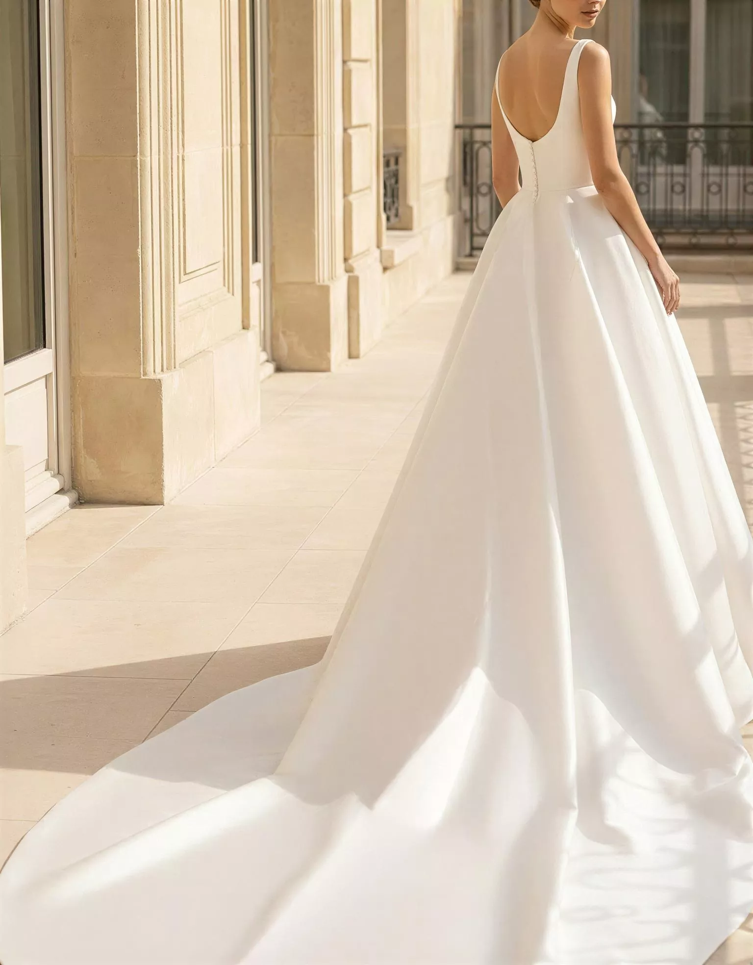 vestido-novia-justice-atelieressential-encaje-escoterecto-espaldarecta-atelierdebodas